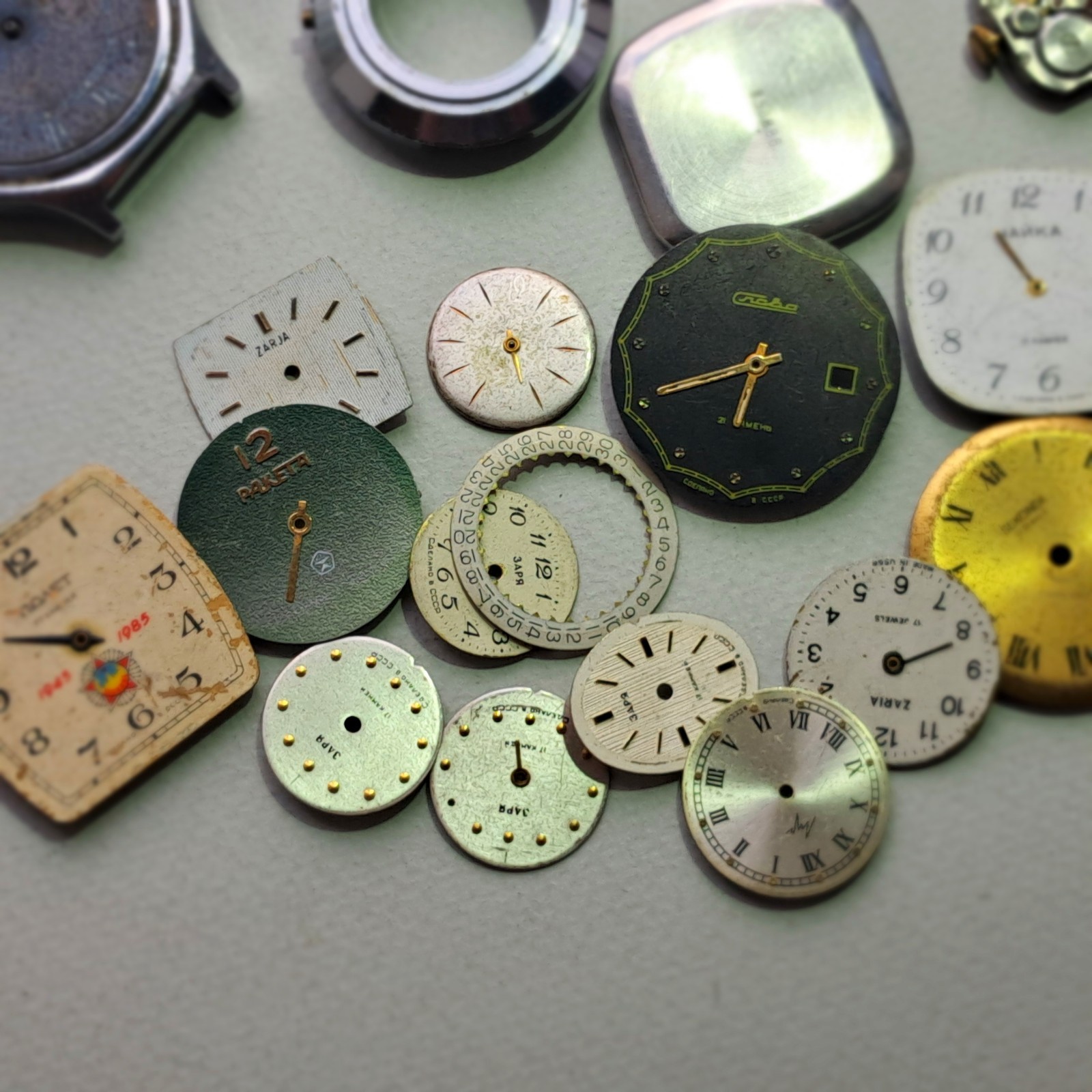 Vintage Soviet Watch Parts Lot 190g Cases Dials Movements Zarya Raketa Chaika