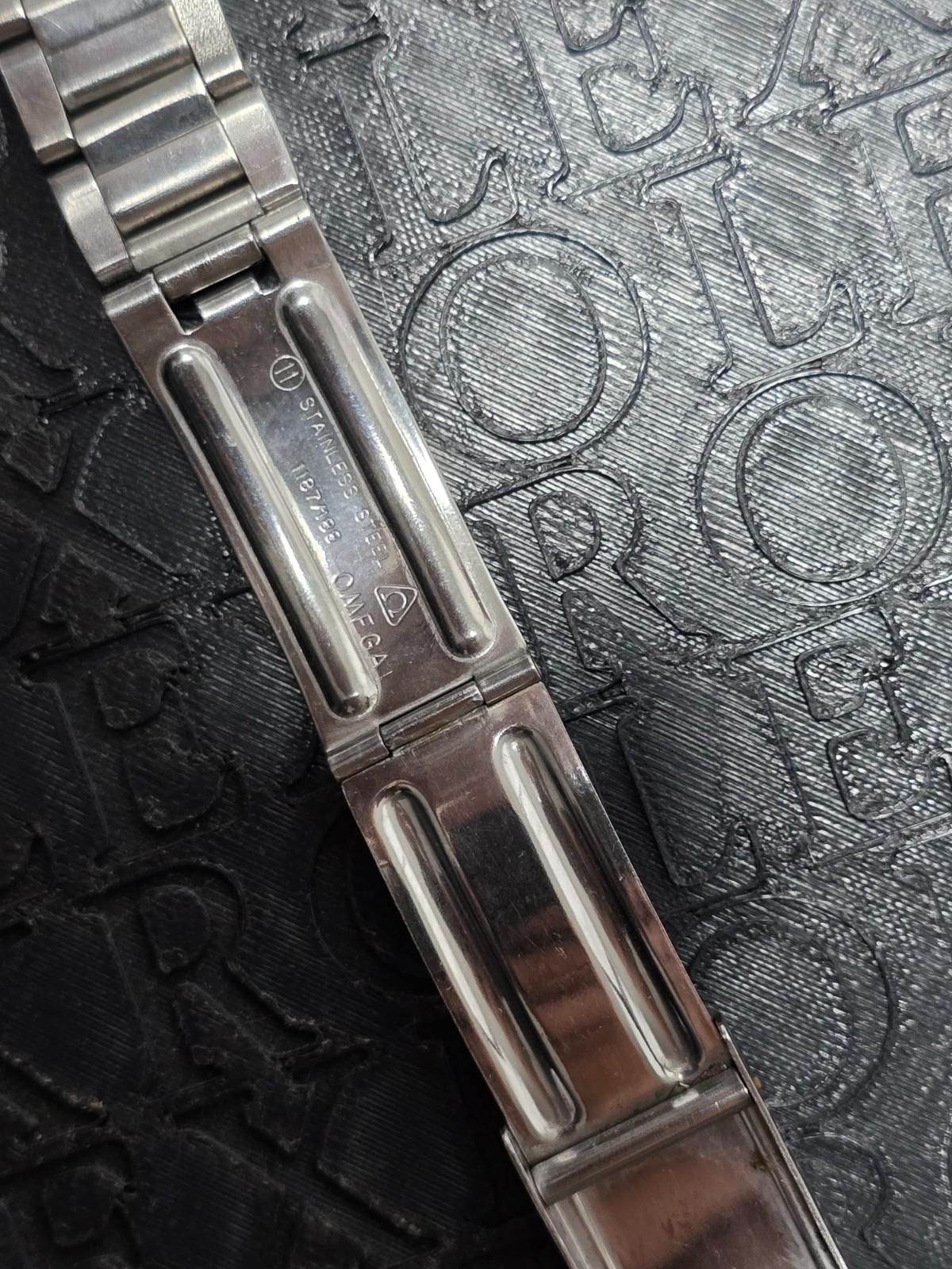 Vintage Omega Bracelet 1187 188, used in nice condition.