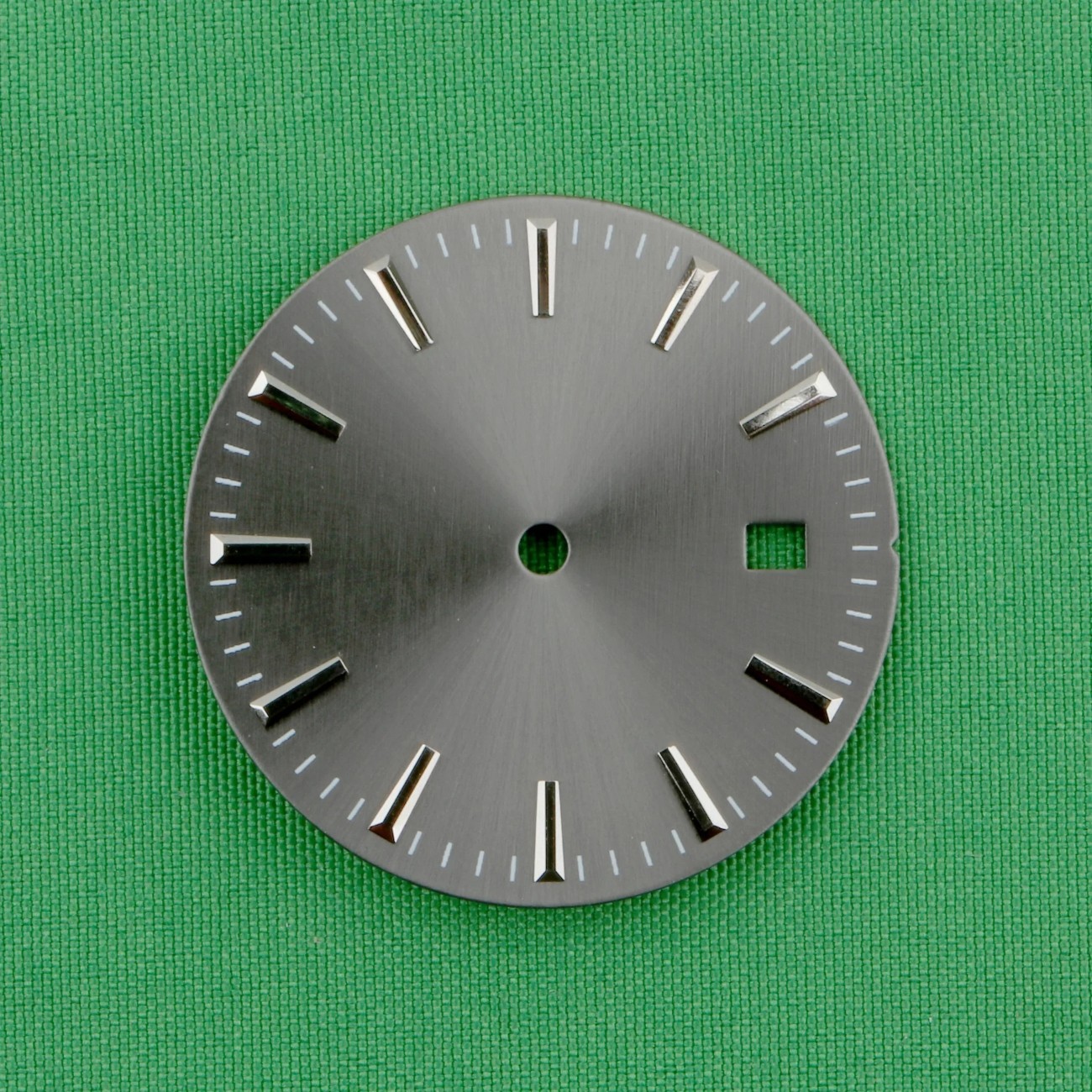 Quartz Watch Dial 28.5mm Metal Face For 2115 VJ32 SP28 PC32 Movement