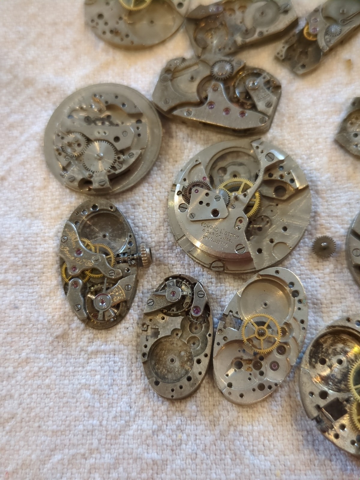 Lot Of 39 Assorted Vintage Watch Movement Parts. See the Pictures. 6.6 Ounces!!