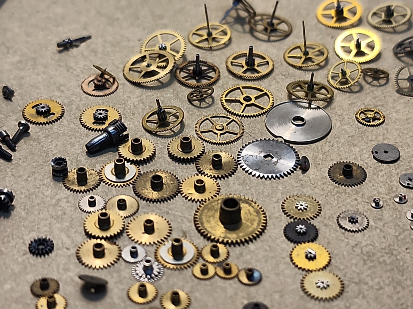 Lot Of Mixed Pocket Watch/Wristwatch Loose Parts-Train Wheels, Hr Wheels, 120+