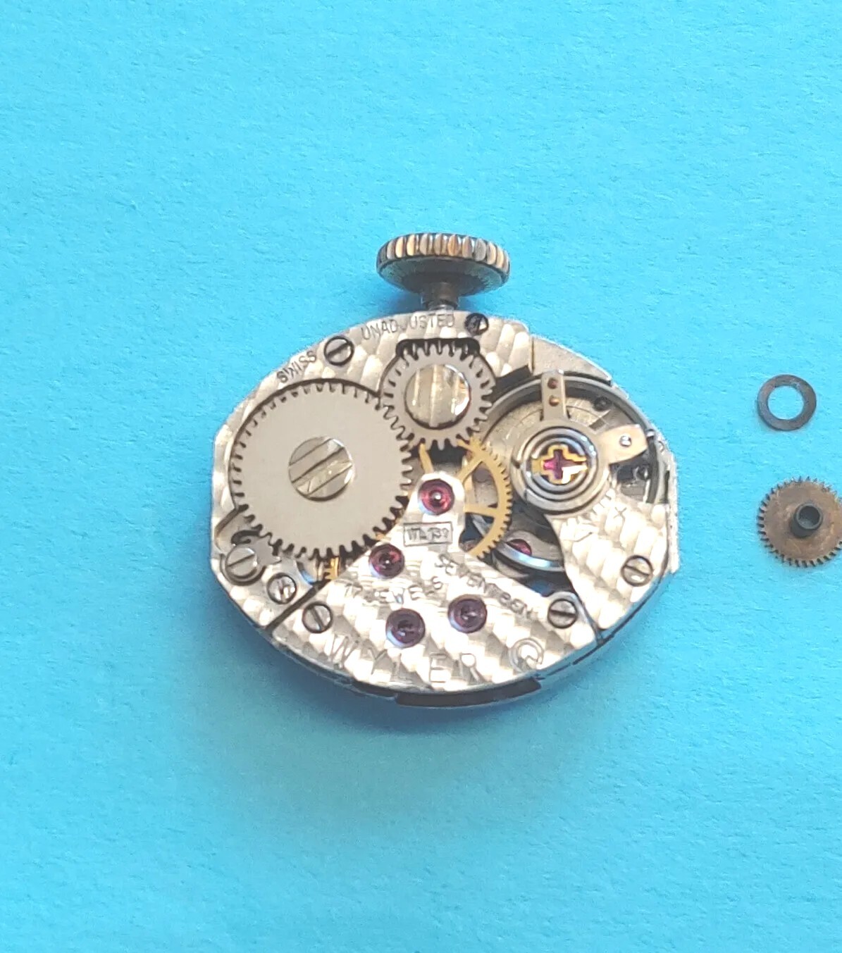 Wyler WL 139- 17 Jewel Watch Movement And Gold Crown. Sets & Runs. All Original