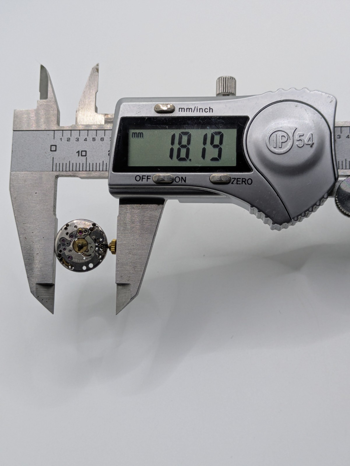 Tudor Geneve 2414 Manual Movement For Parts / Repairs See Photos / Video 18.2mm