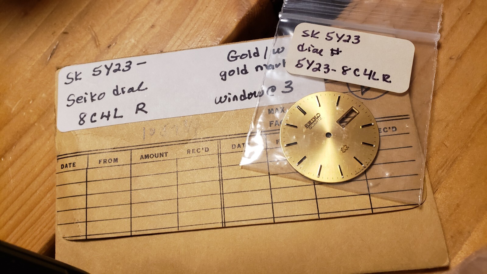 NEW Vintage Seiko Men’s SQ Watch Gold Dial Black Markers Window V232 5y23 8C4L R
