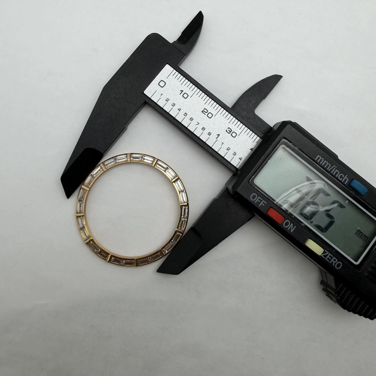 Custom 18k Yellow Gold 2.80 Ct Baguette Diamond Bezel For 19018 Models