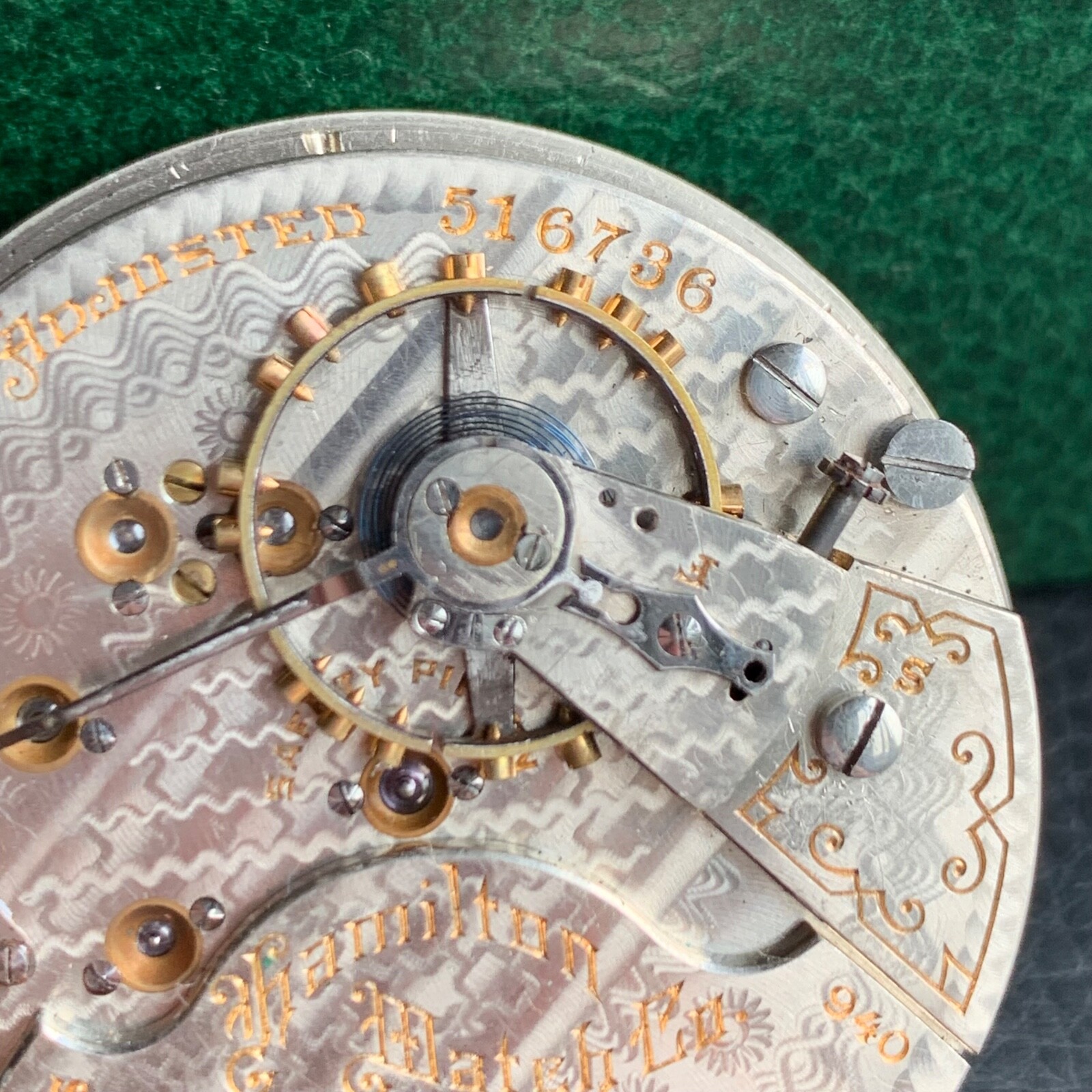 Hamilton Grade 940 18S 21 Jewels Pocket Watch Movement Runs