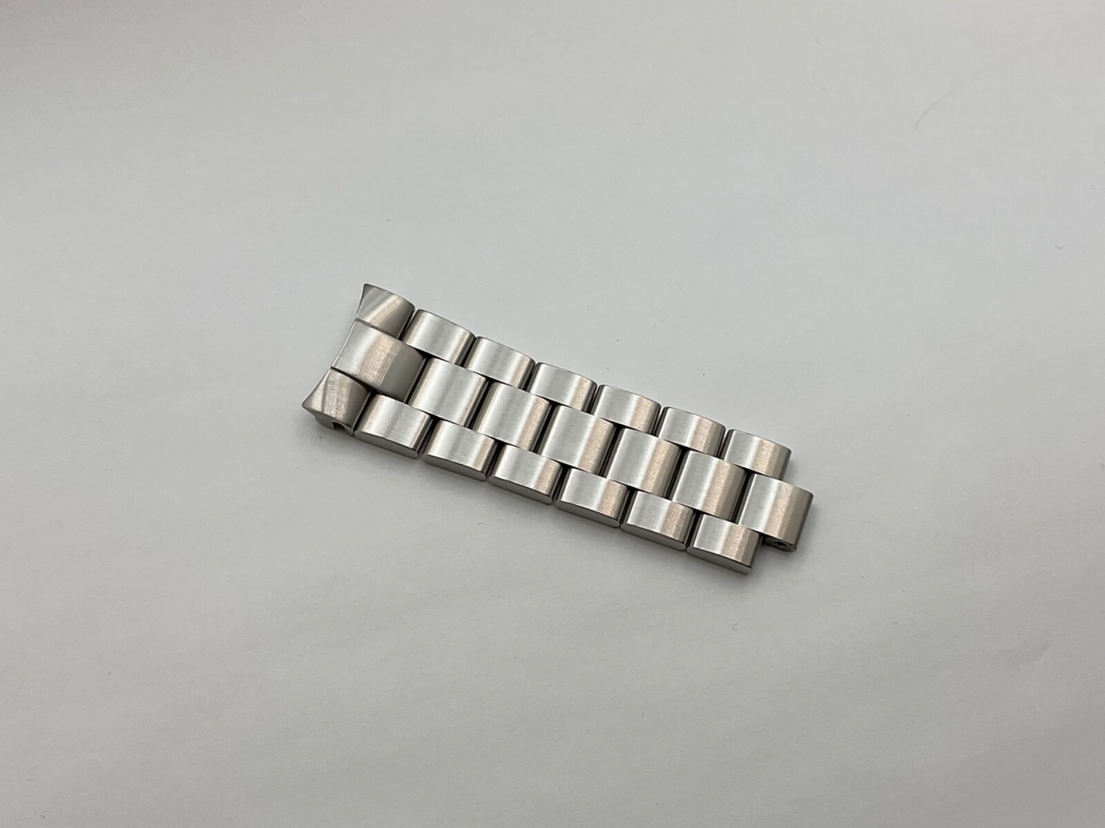 Raymond Weil 8260 Stainless Steel CONTINUOUS Partial Band