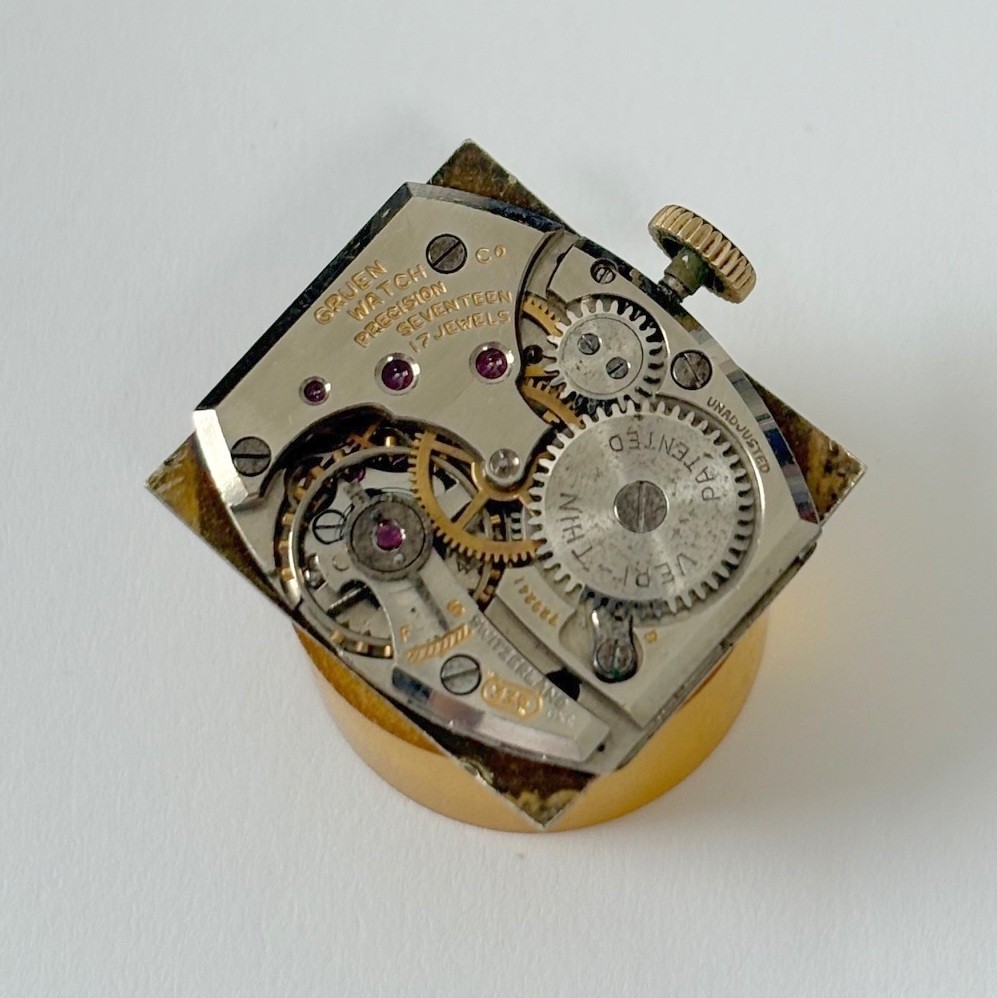 Gruen Cal 325 Watch Movement For Parts Balance Fork Spring Bridge