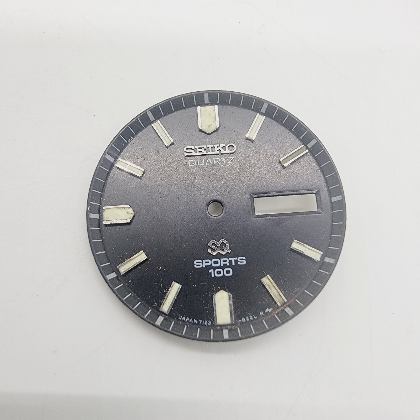 Genuine Seiko Quartz Sport Black 28.5m Dial 7123-8210, 822L