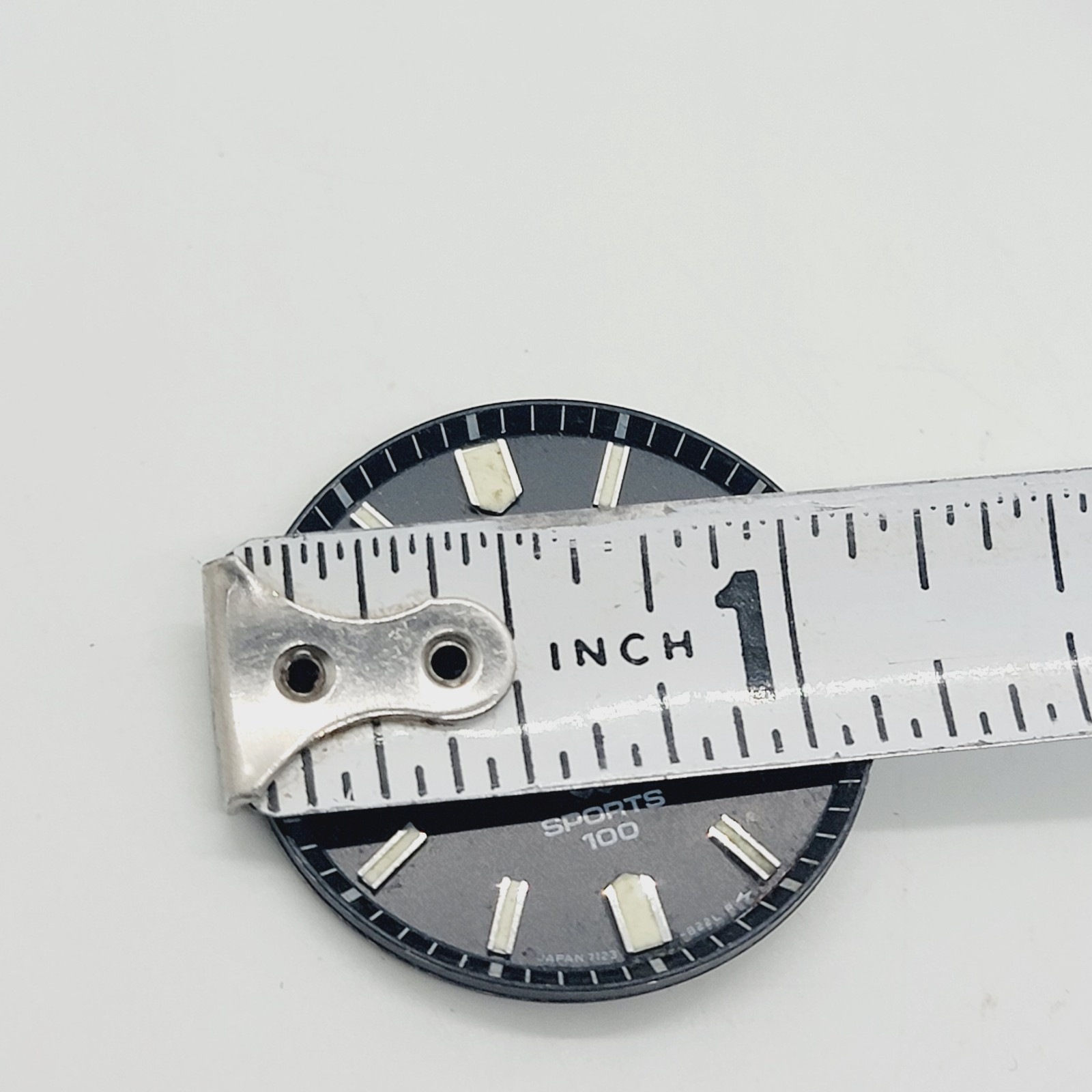 Genuine Seiko Quartz Sport Black 28.5m Dial 7123-8210, 822L