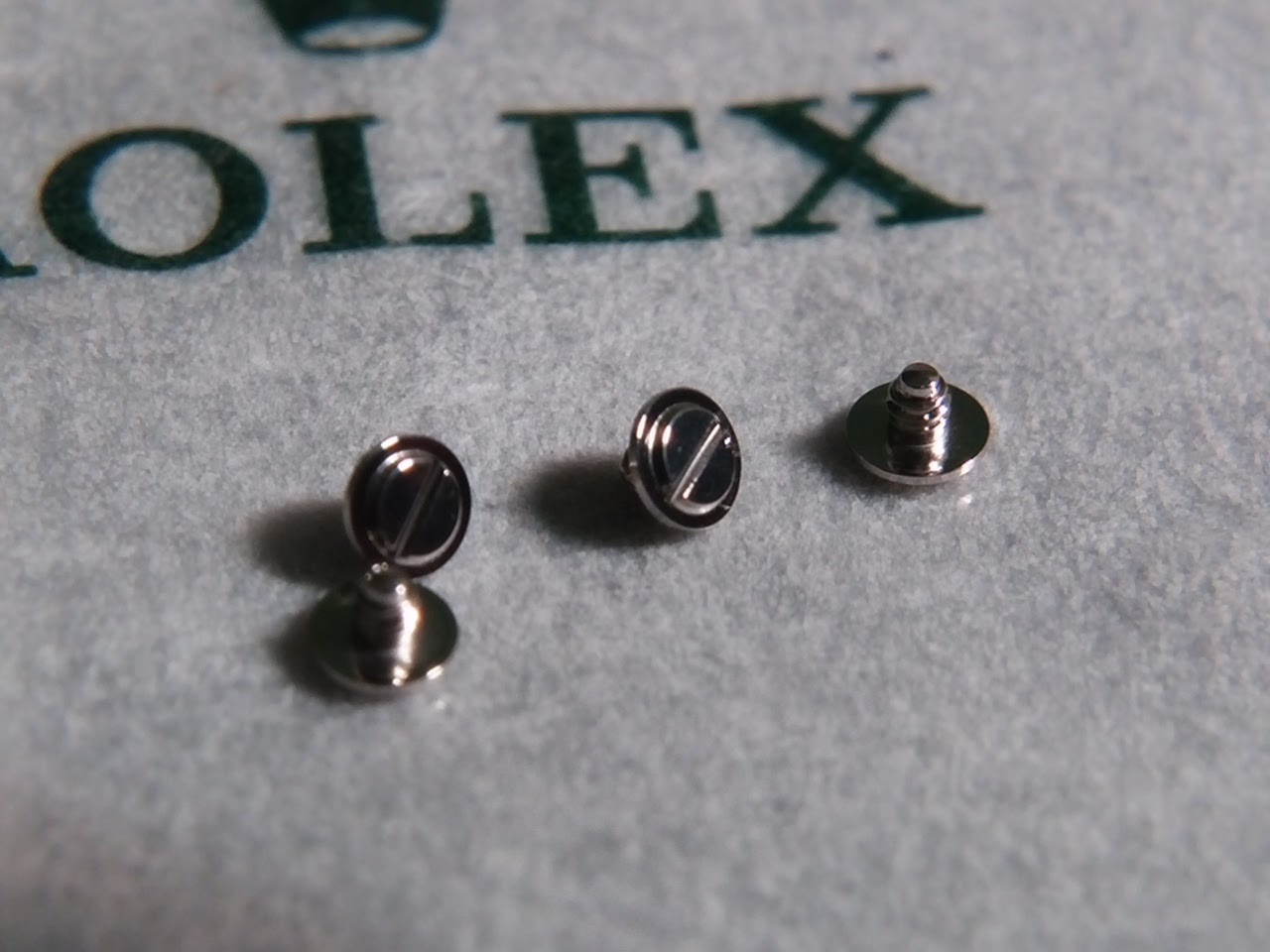 Unbranded to fit 3135 5100 and 1530 7897 case screws, head flat, (4 screws for $