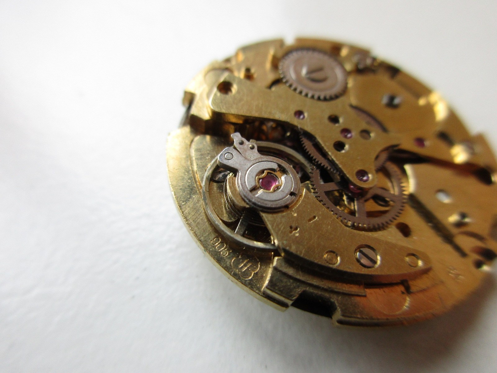 FHF Fontainemelon cal. 905 incomplete watch movement – balances move – for parts