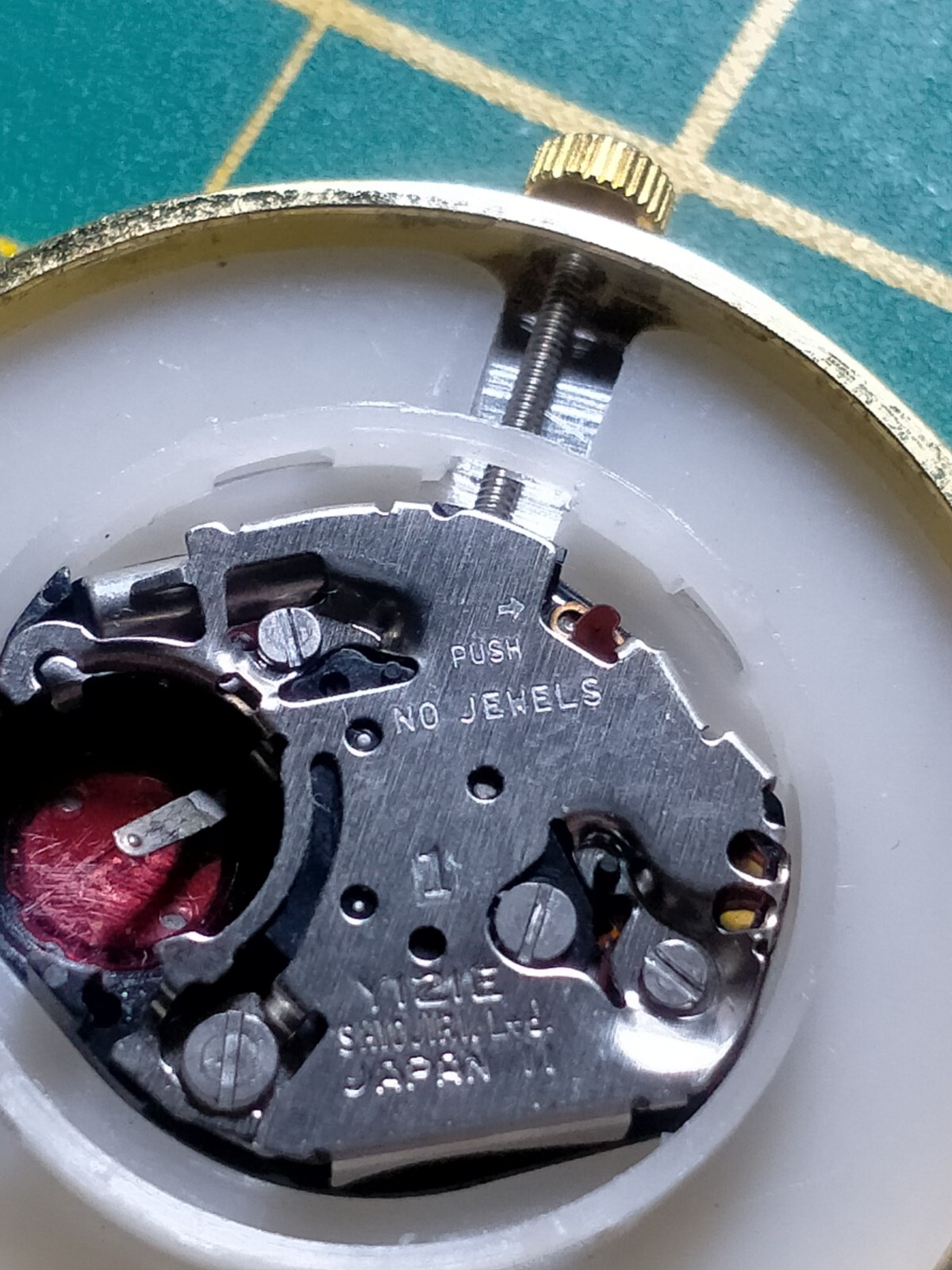 Seiko Hattori Shiojiri Y121E Quartz Watch movement Japan. Complete watch.