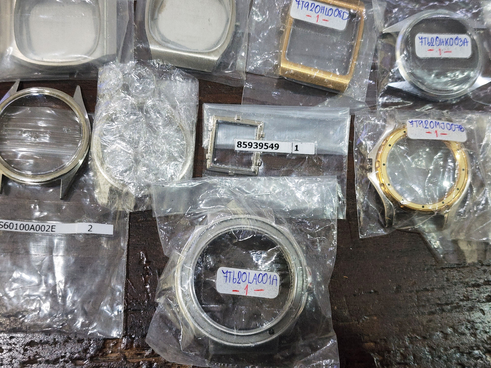 Hugh Lot 35 NOS Case Seiko watch Dress 7T62 Quartz Assorted parts Etc.
