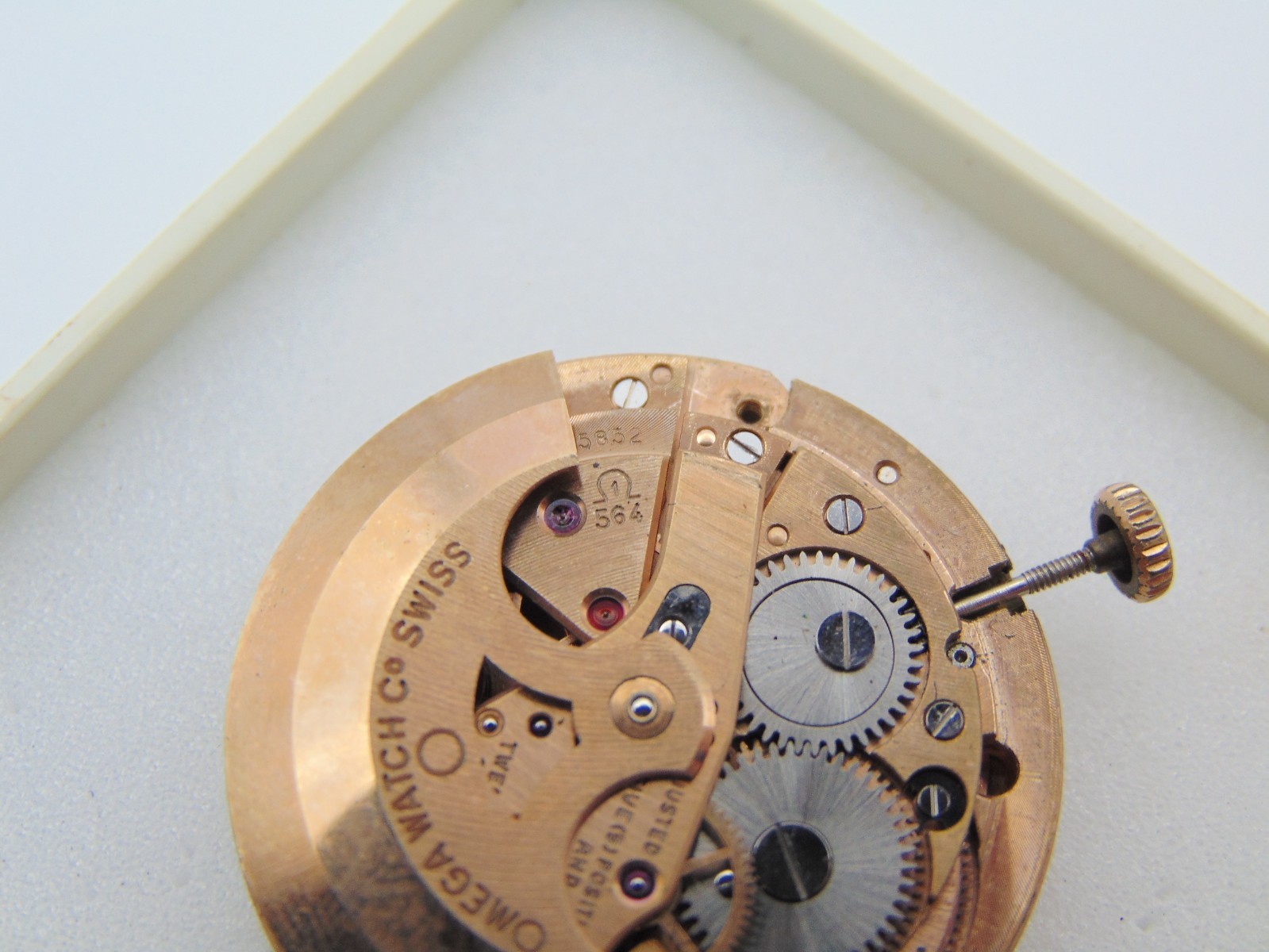 ORIGINAL OMEGA CONSTELLATION PIE PAN MOVEMENT COMPLETE – OMEGA 564 – ( WORKING )