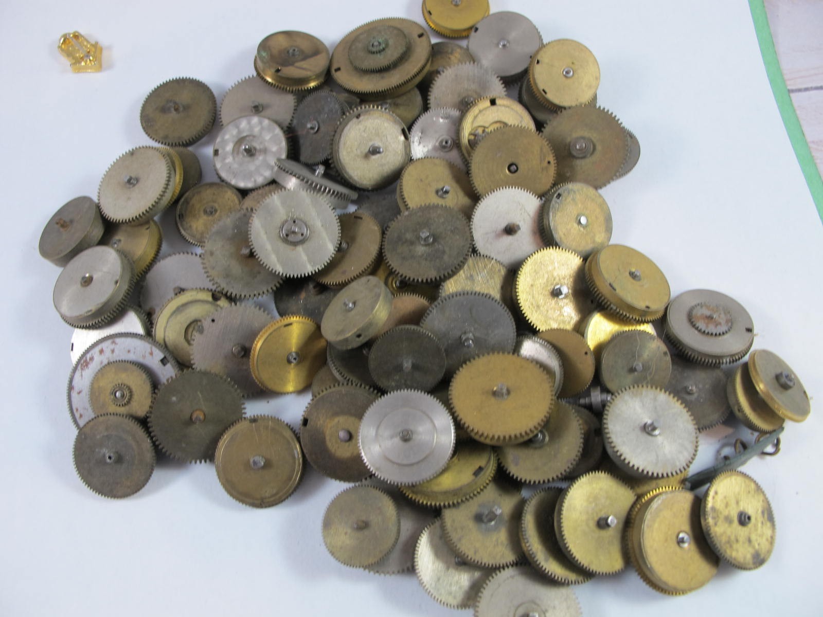 ANTIQUE GROUP OF MAINSPRING BARRELS AND BRIDGES FOR OLD POCKET WATCHES 89 PIECES