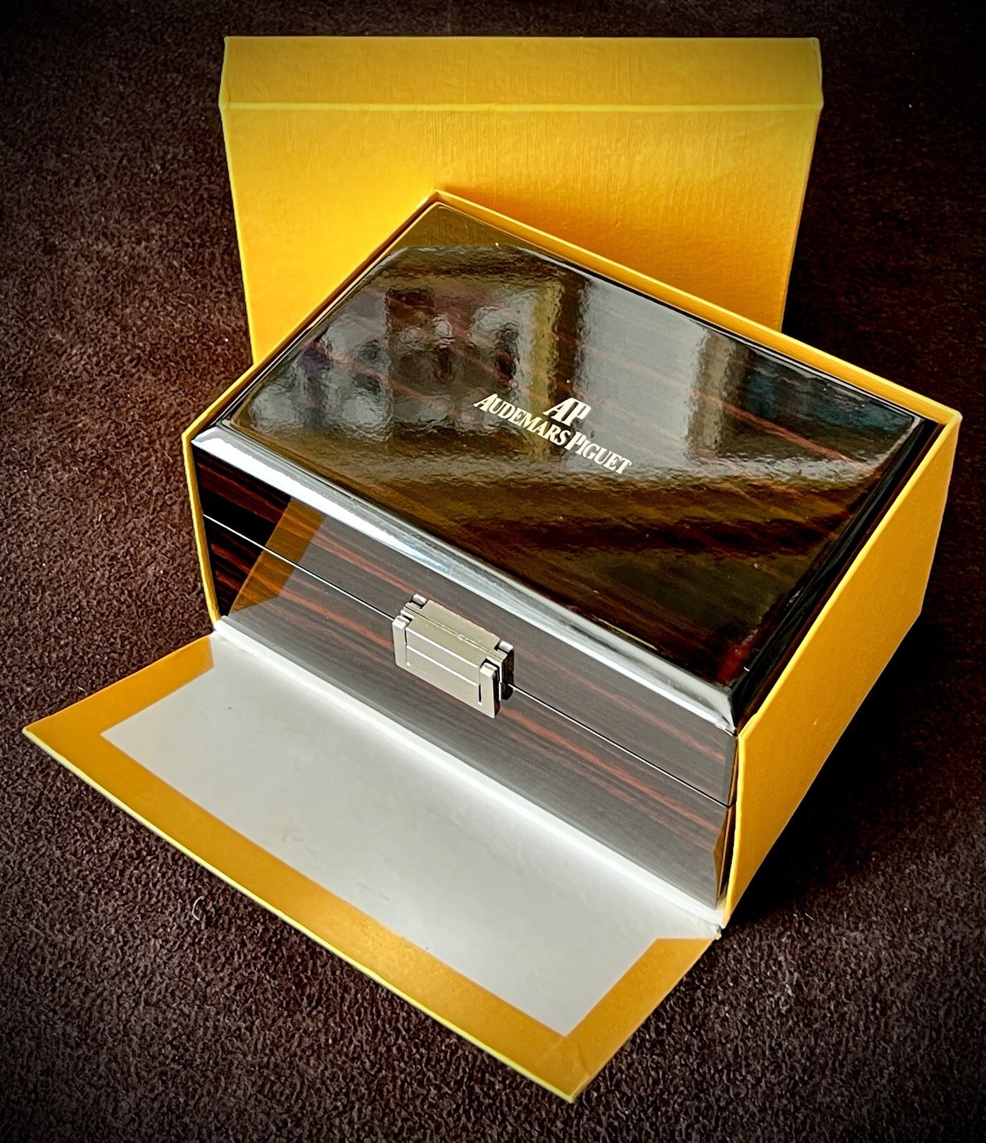 Original Swiss “Audemars Piguet” Walnut Watch Case & Outer Box (8”x6”x 6”, 935g)