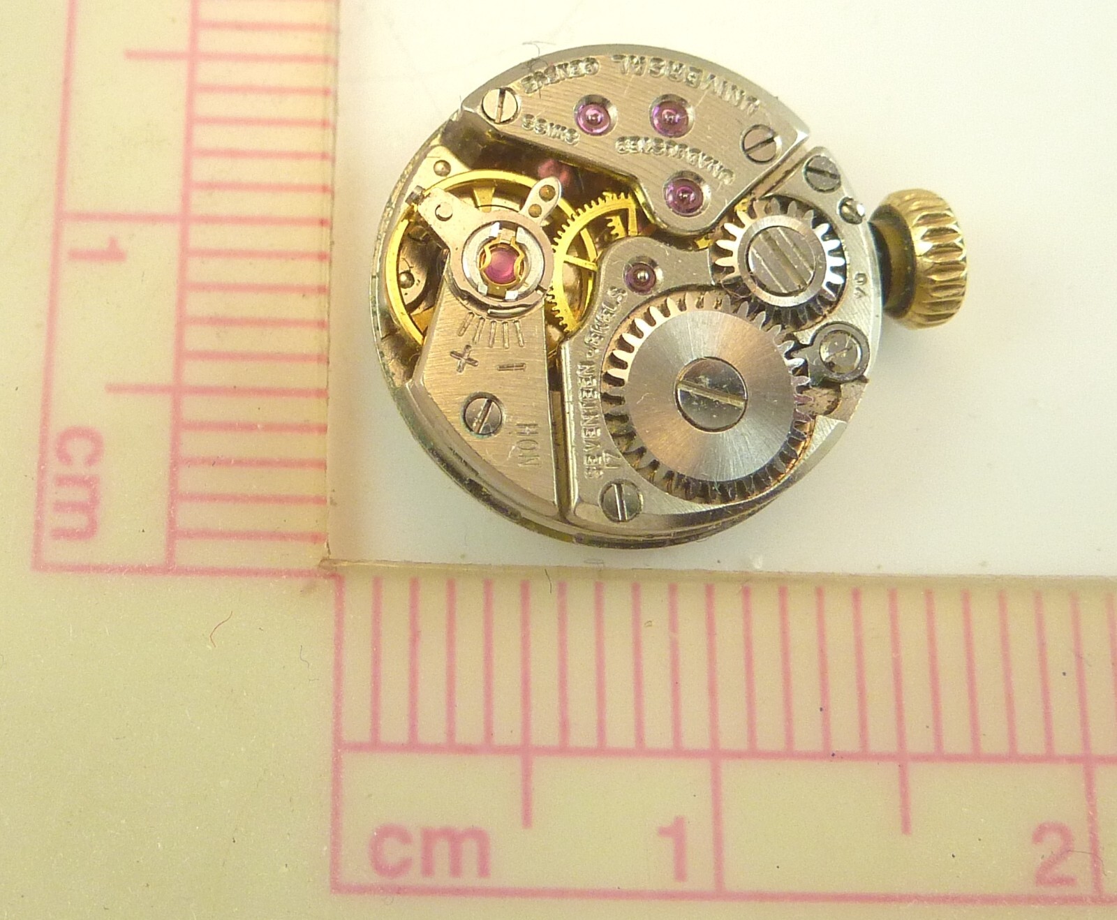Universal Geneve 17 Jewel Wrist Watch Movement – Good Balance – Parts / Repair