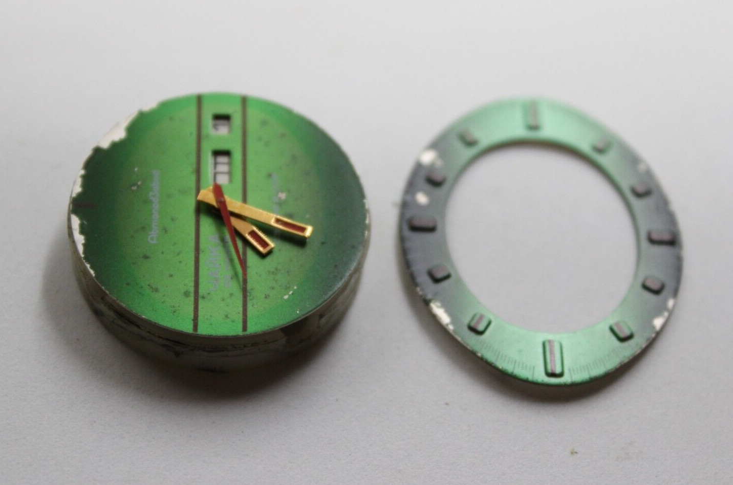 The dial with a mechanism for mens watch Chaika 2628 17 stone USSR does not work