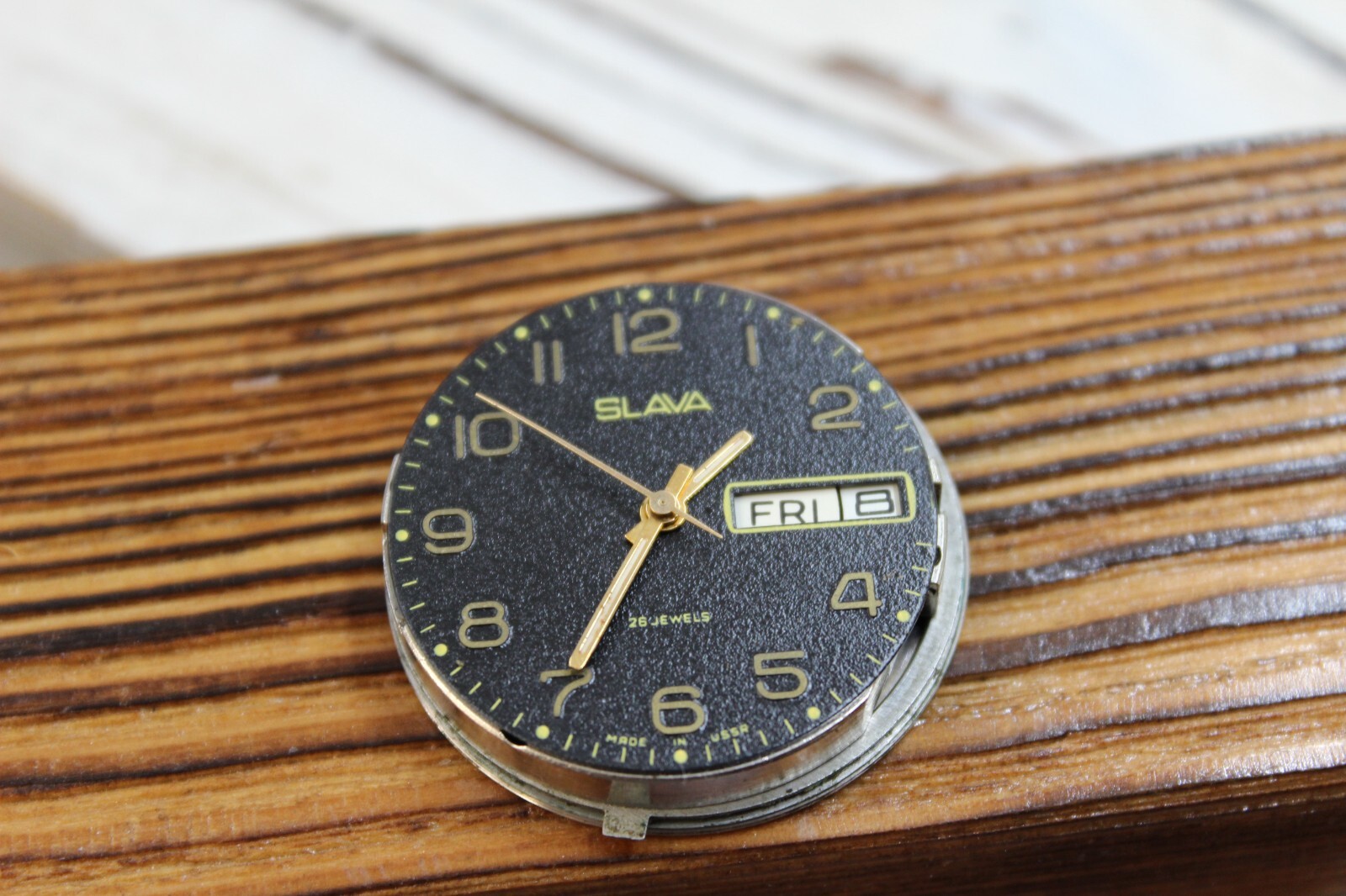 The dial of the men’s watch Slava 2628 26 stone of the USSR does not work
