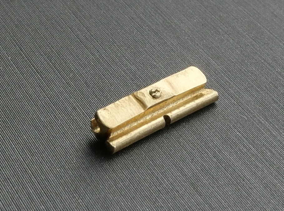 18K YELLOW GOLD PIAGET POLO HALF LINK