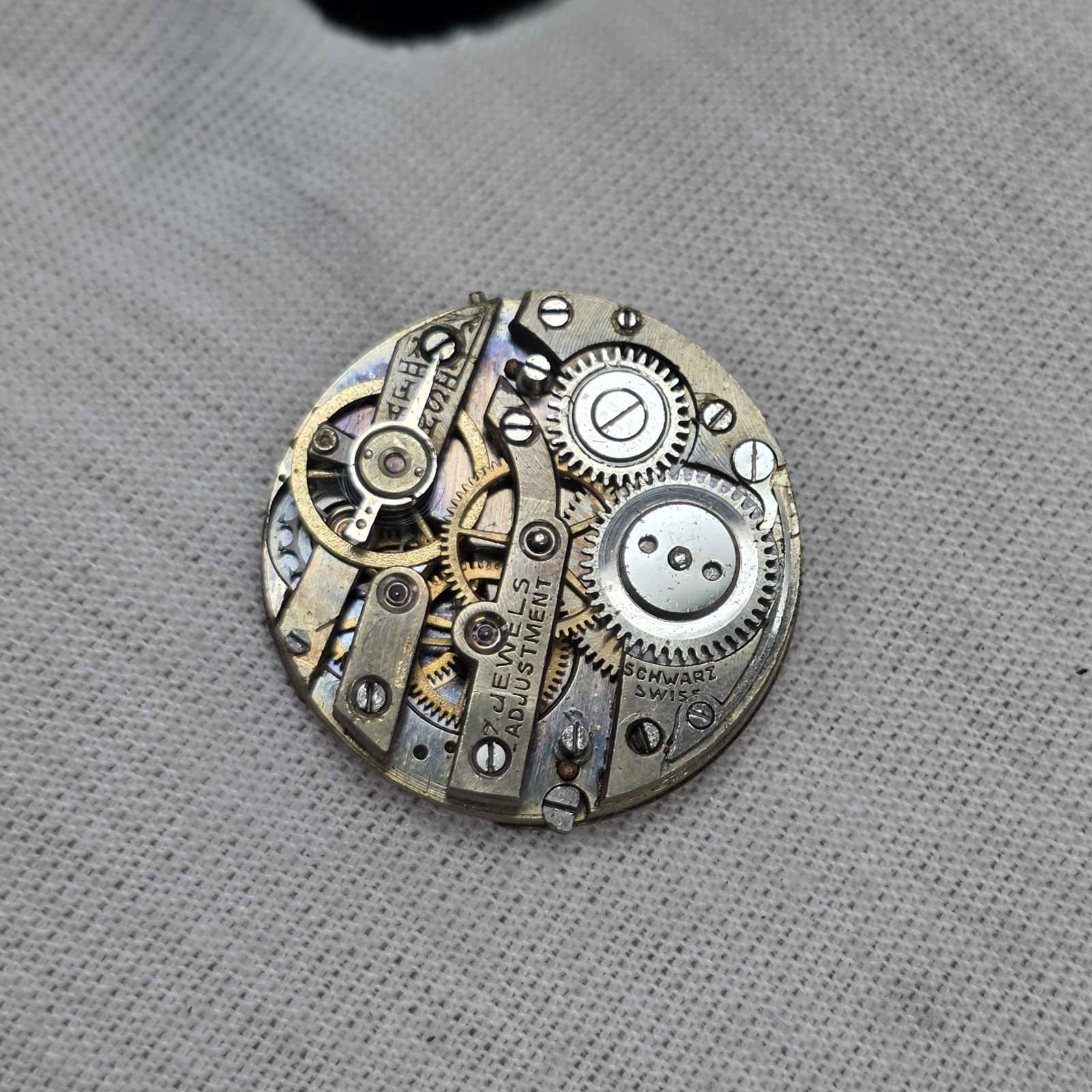 VINTAGE SCHWARZ 7 JEWEL MECHANICAL WIND UP WATCH MOVEMENT SWISS