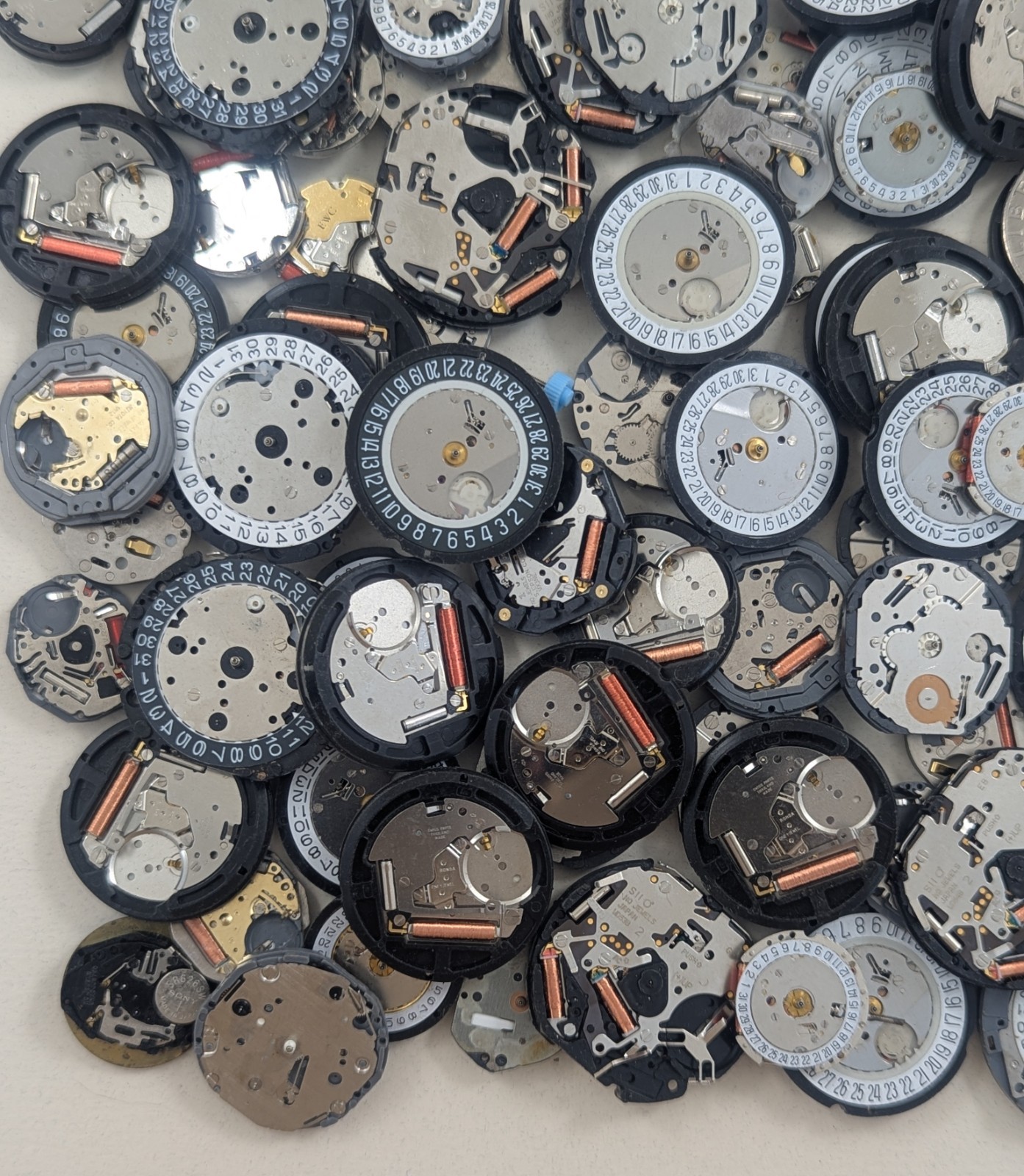 Over 200 Quartz Watch Movements R35