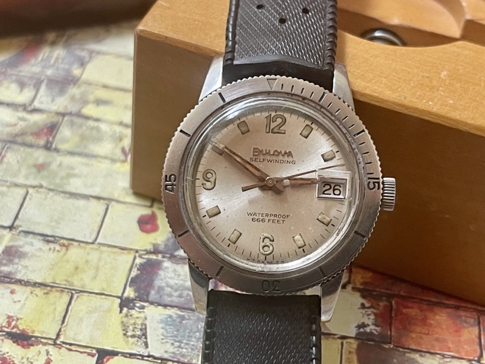 Vintage Bulova Devil Diver Snorkel 386-1 watch case 386-1AWD 28.3mm crystal NOS