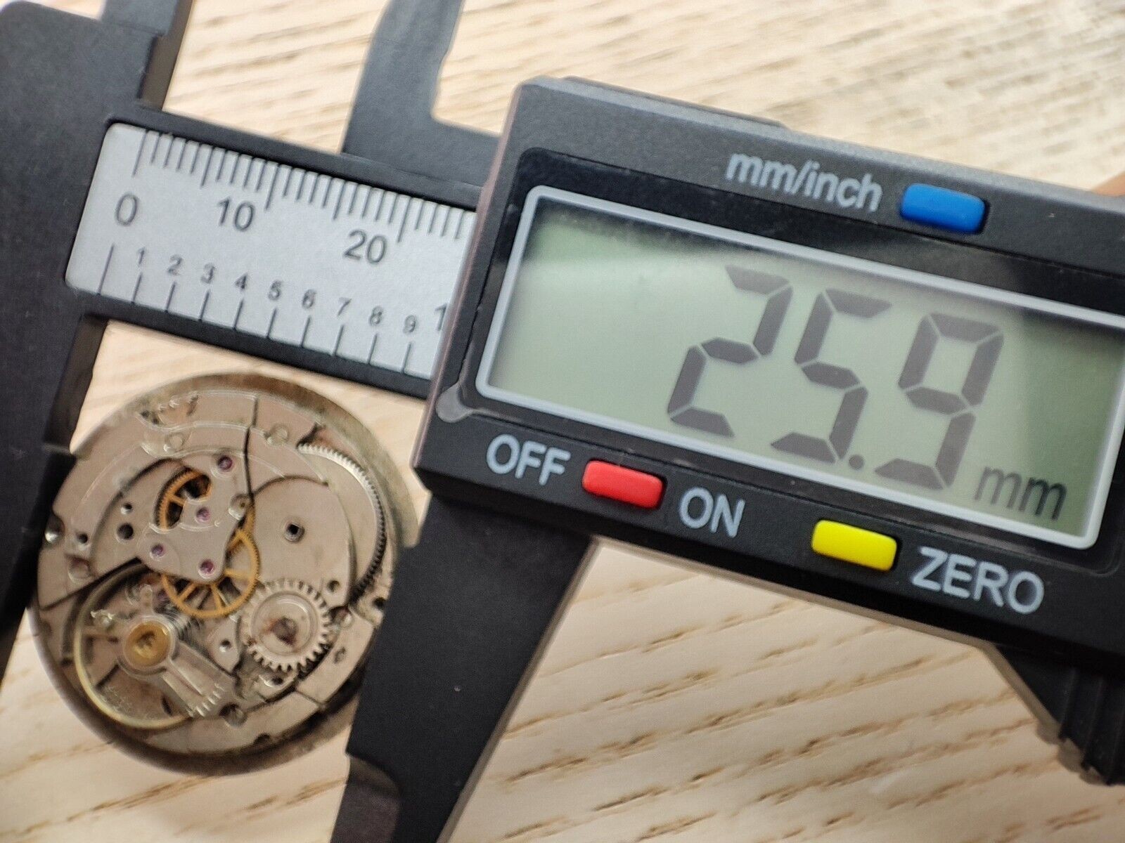 Titan automatic Watch movement ETA 2783 – 28.9 mm – for parts and spares