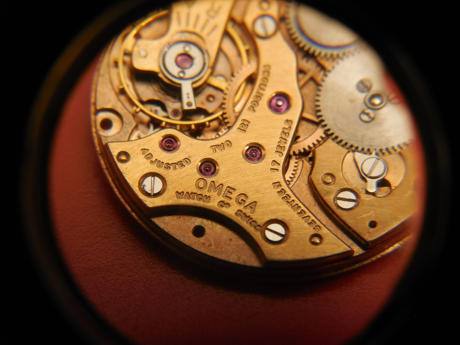 NOT WORKING GENUINE OMEGA 700 17 JEWEL MECHANICAL HAND WIND MOVEMENT PIQUET 21