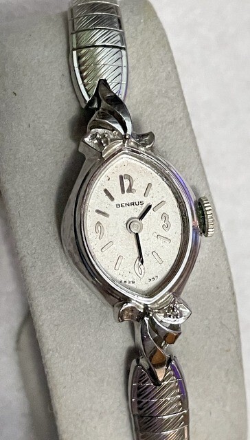 Vintage BENRUS Ladies White Wrist Watch 17j 2 diamonds model# 2629-357👀