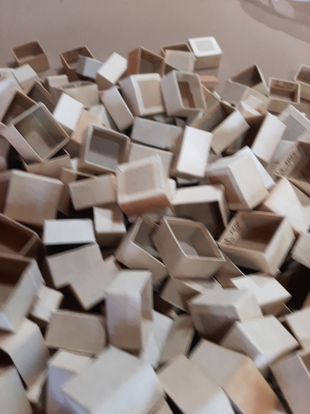 LOT OF 60 PLUS B B GLASS WATCH CRYSTALS WATCHMAKER REPAIR PLUS BOXES