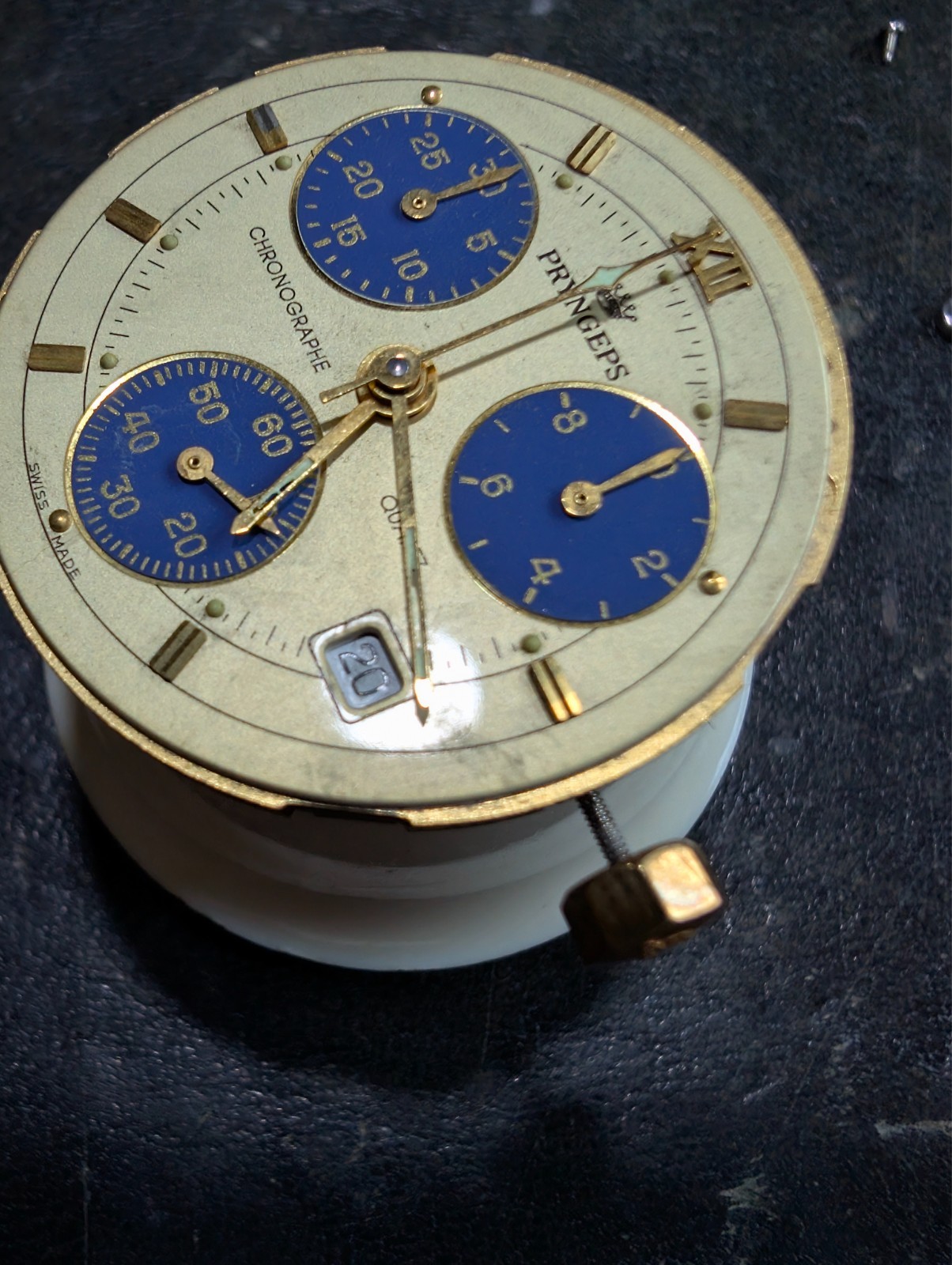 ETA – 251.272 – 22 jewels – SWISS MADE – QUARTZ