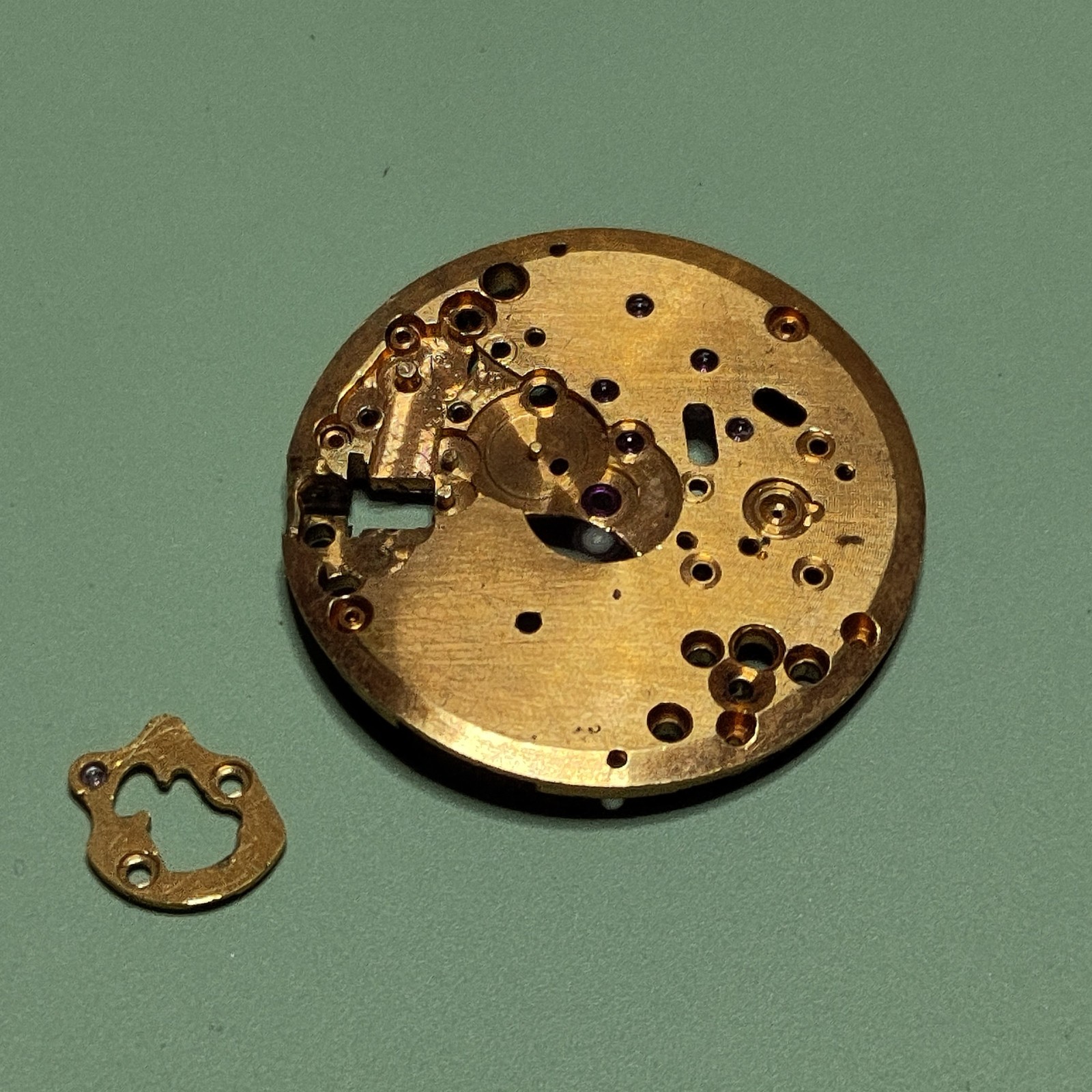 Luch Calibre 2209 – Damaged Mainplate (SPARES PURPOSES ONLY)