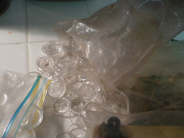 500 – 1000 VINTAGE PLASTIC WATCH CRYSTALS & CLOCK HANDS