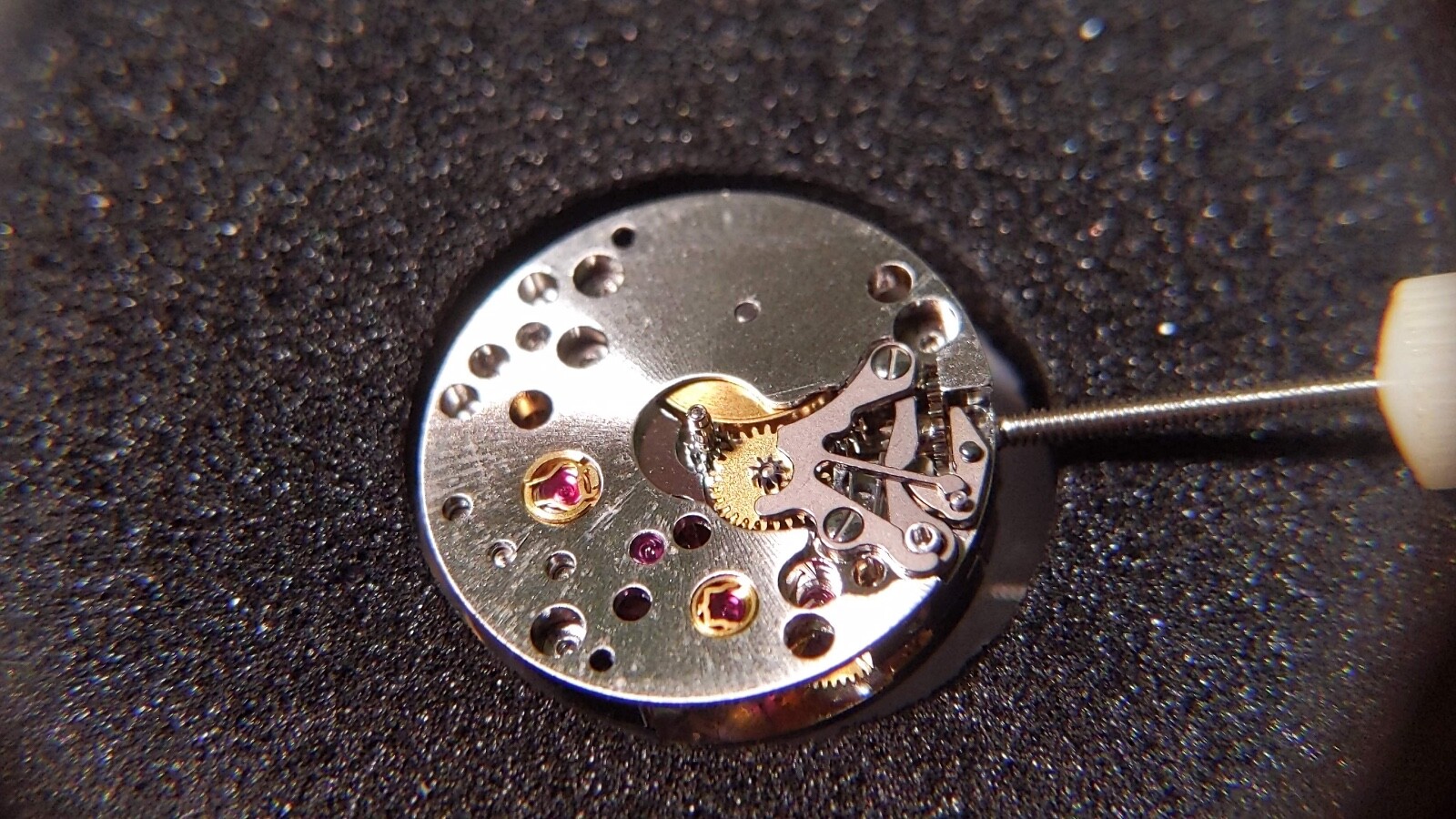 Rolex 1400 Movement 18 Jewels Montres Rolex. Swiss. runs, pre-owned w/crown