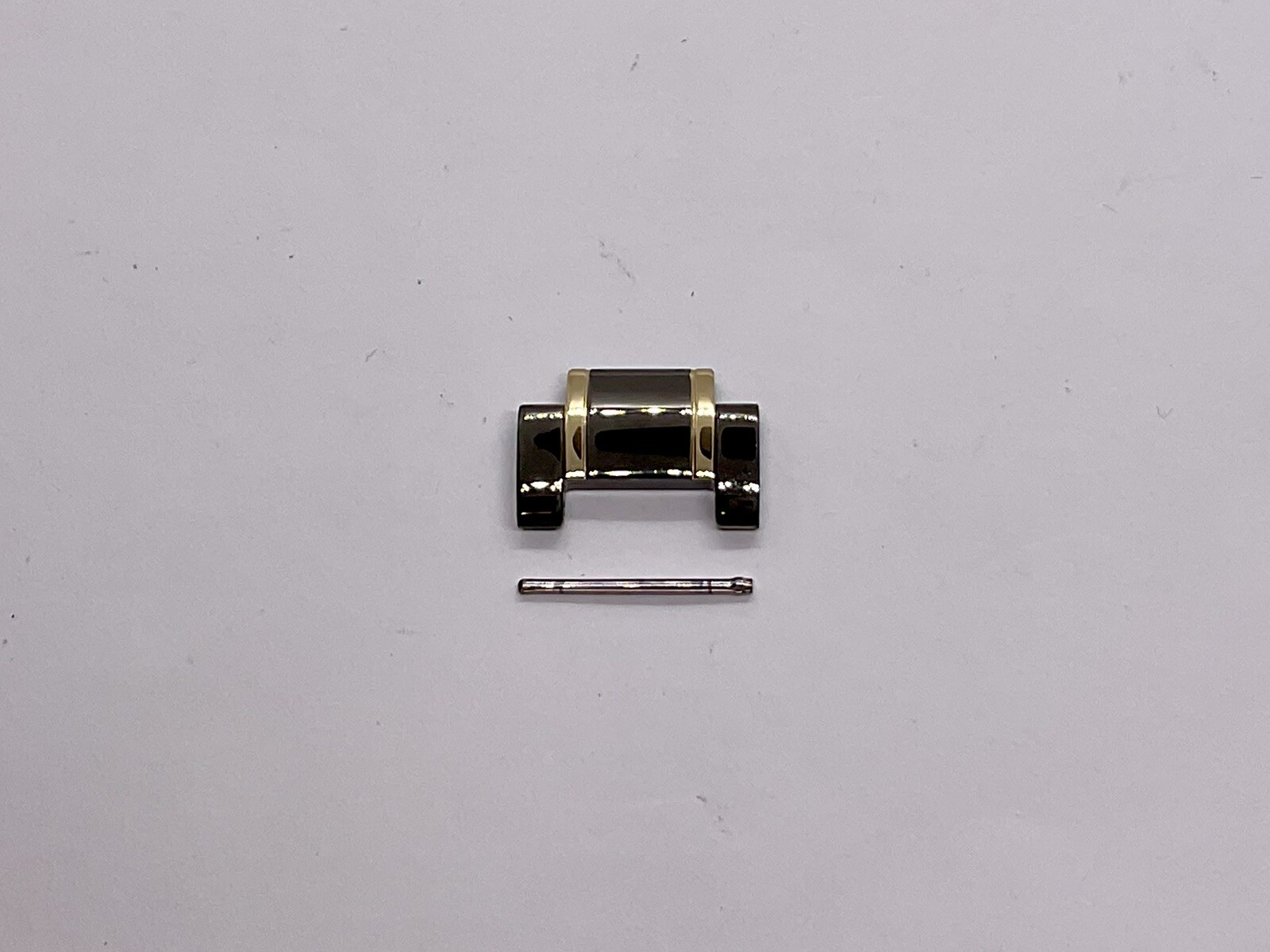 Seiko 7T62-0FY0 Ref. SNAA30 – 5M62-0BJ0 Ref. SKA366 Black/Gold Tone Band Link