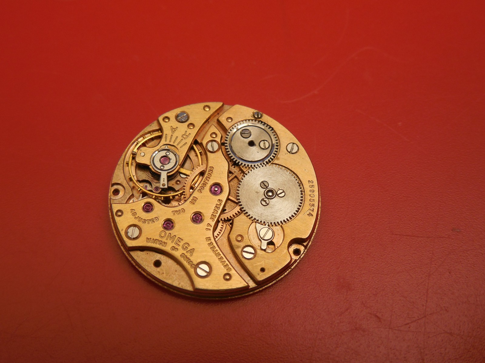 NOT WORKING GENUINE OMEGA 700 17 JEWEL MECHANICAL HAND WIND MOVEMENT PIQUET 21
