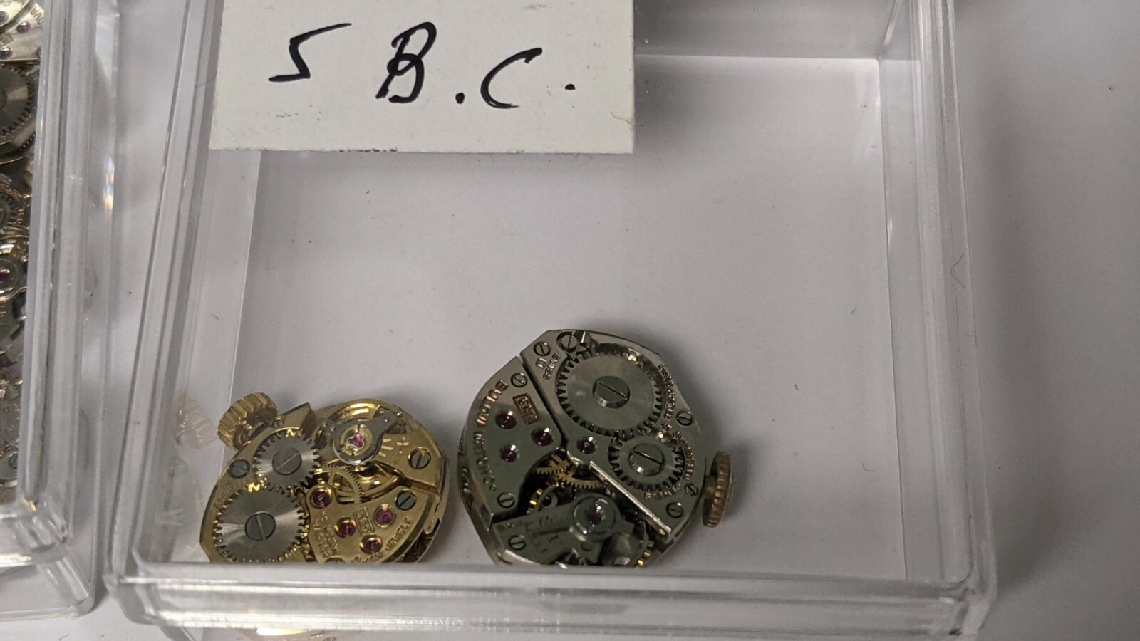 1 Lot of Bulova Watch movements: 5 AZ, 5 AH, 5 AC, 5 BC, 5 AR (28 movements tota