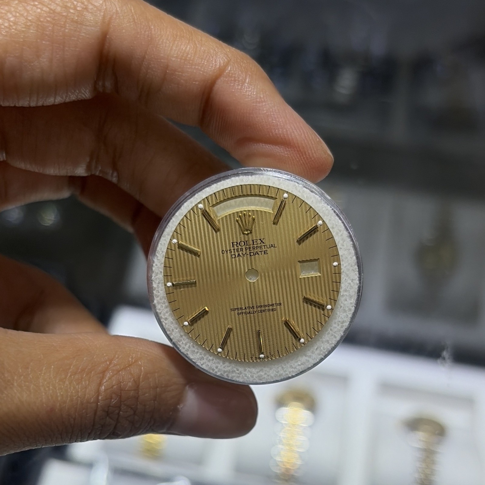 Rolex Day-Date 36mm Dial Gold Non-Numeric Hour Marks w/ DateWindow linen factory