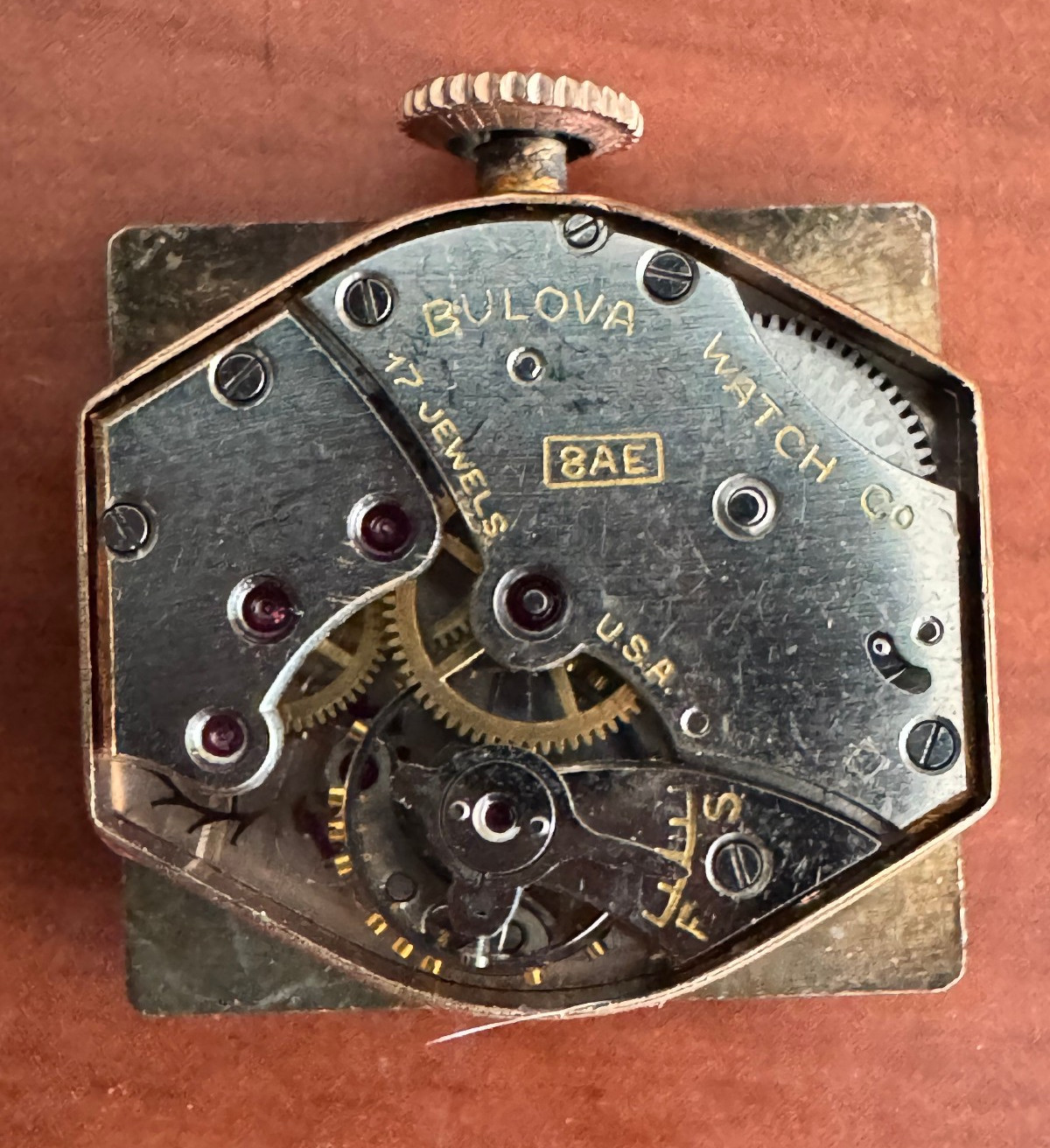 VINTAGE MEN’S BULOVA WRISTWATCH MOVEMENT CAL. 8AE NOT RUNNING BAD STAFF
