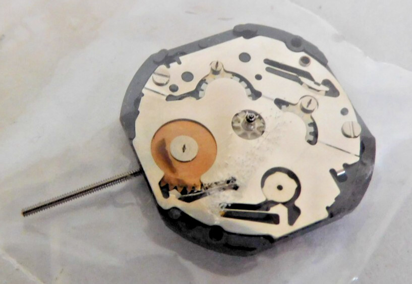 PULSAR VX3J MOVEMENT QUARTZ DAY & DATE 24 HOURS. NEW OLD STOCK. RUNNING