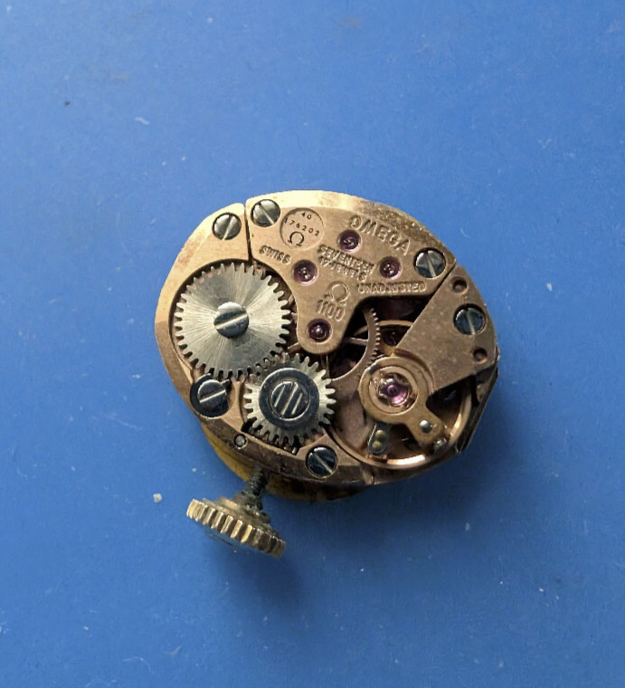 VINTAGE LADIES OMEGA 1100 WRISTWATCH MOVEMENT RUNNING ORIGINAL CROWN