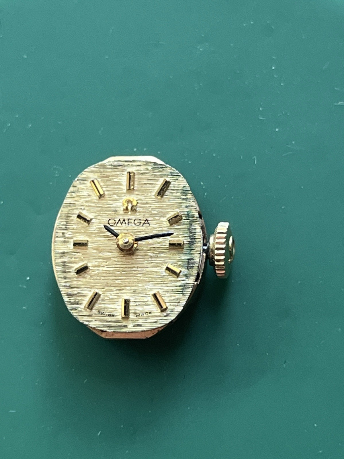 RUNNING Omega 1100 Ladies Watch Movement With Dial Hands And Crown 17j Gold Dial