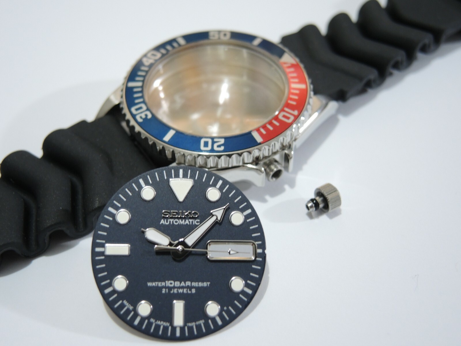 NEW STAINLESS CASE,CROWN,DIAL,HANDS MEDIUM DIVERS 10BAR SKX025 (7S26-0050) WATCH