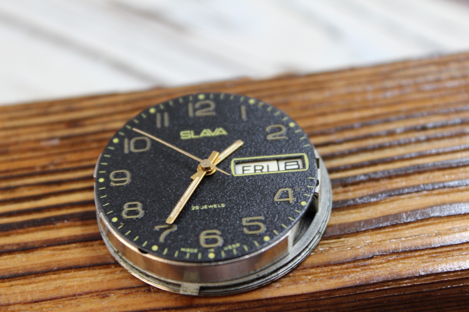 The dial of the men’s watch Slava 2628 26 stone of the USSR does not work