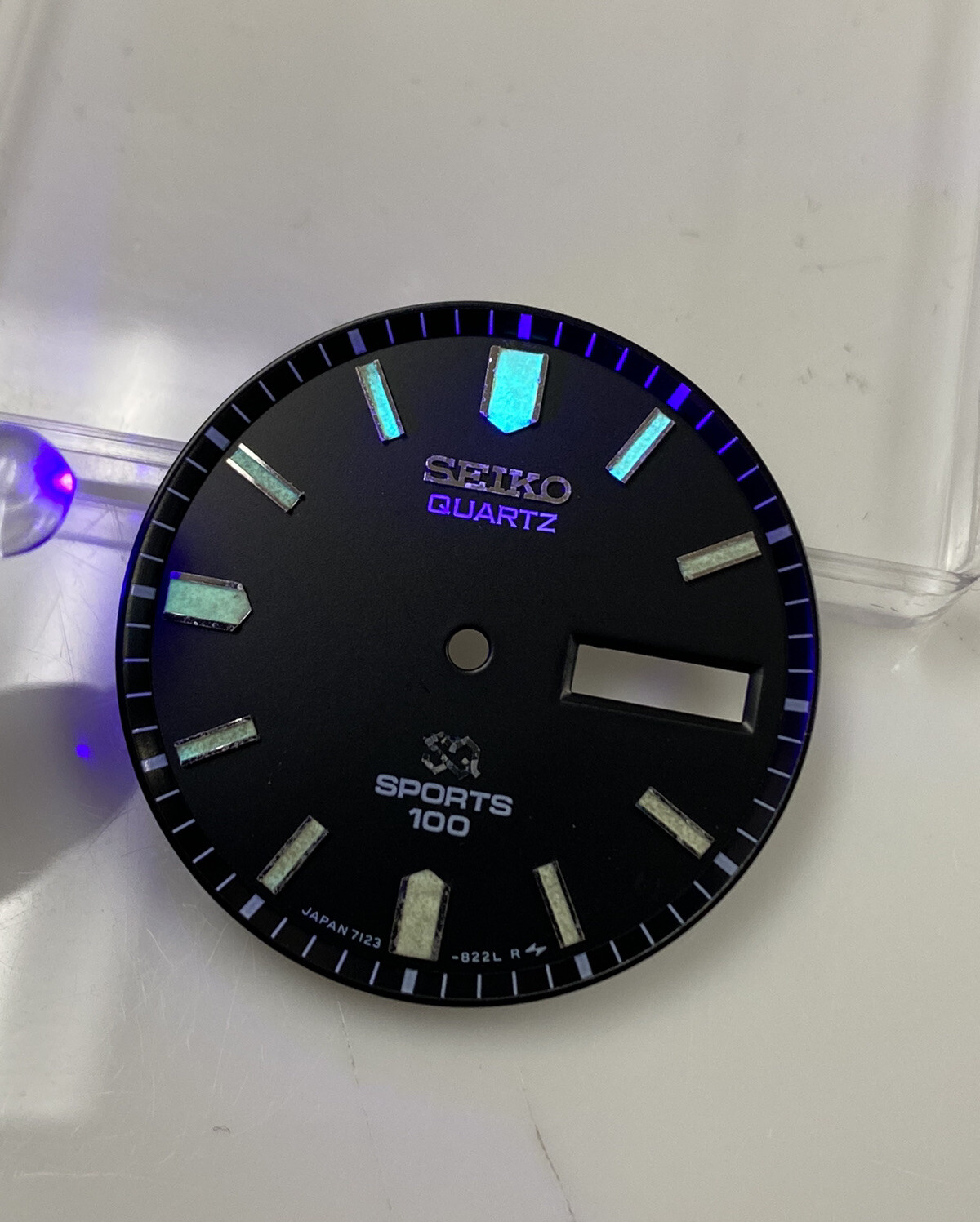 Genuine Seiko Quartz Sport Black 28.5mm Day/Date Dial 7123-8210, 822L