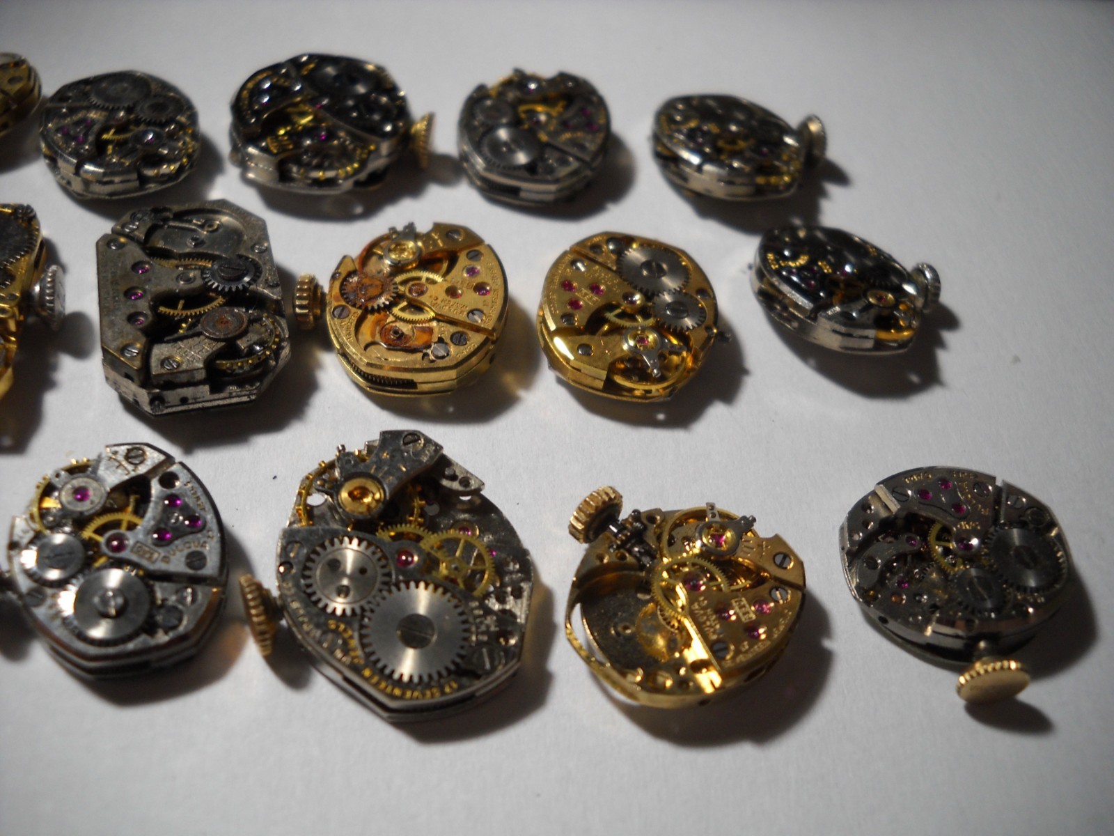 1154L Lot of 21 piece BULOVA movments 17-21-23 jewels some of it working