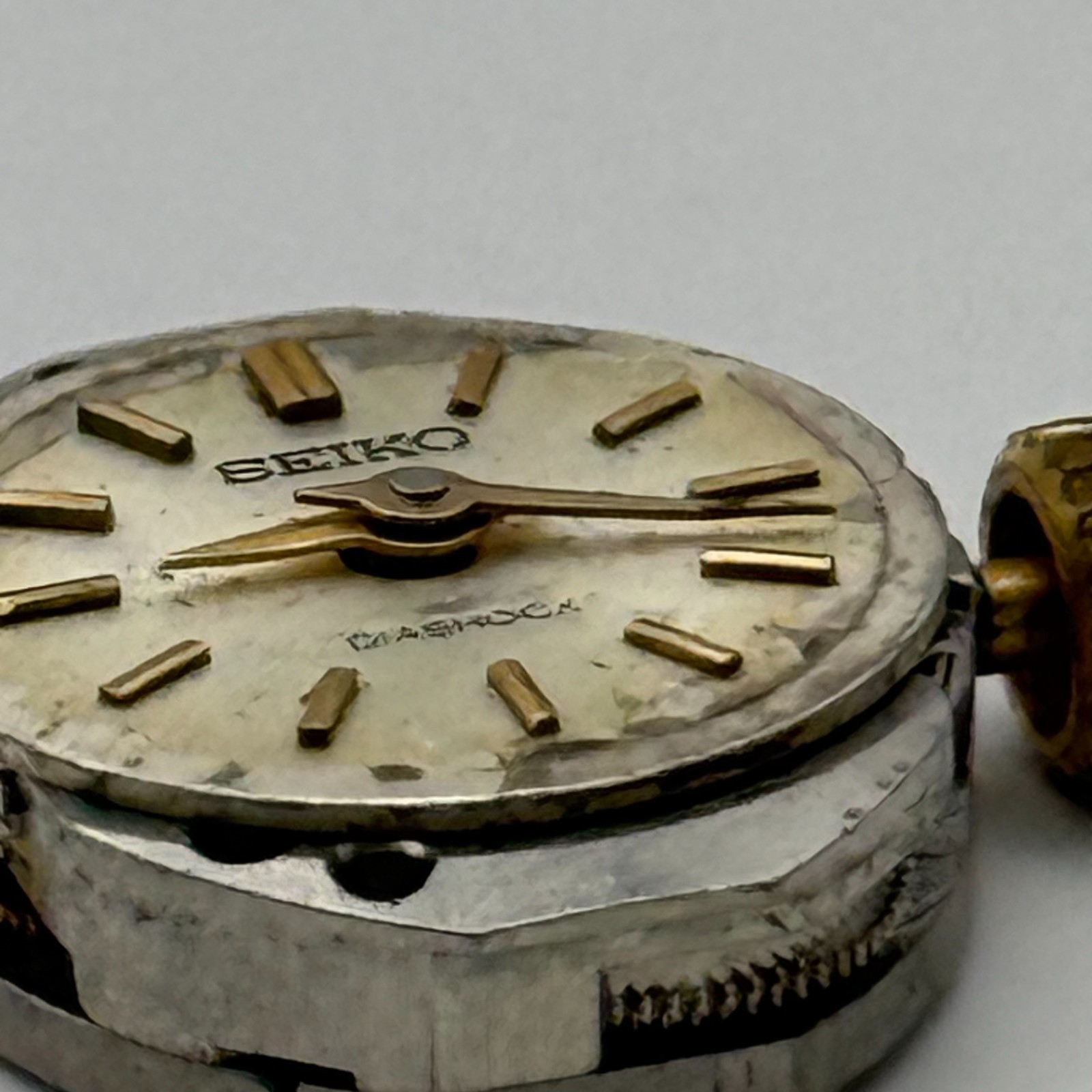 Seiko 10M Watch Movement Diashock 17 Jewels Ladies Vintage Parts Repair 15.7mm