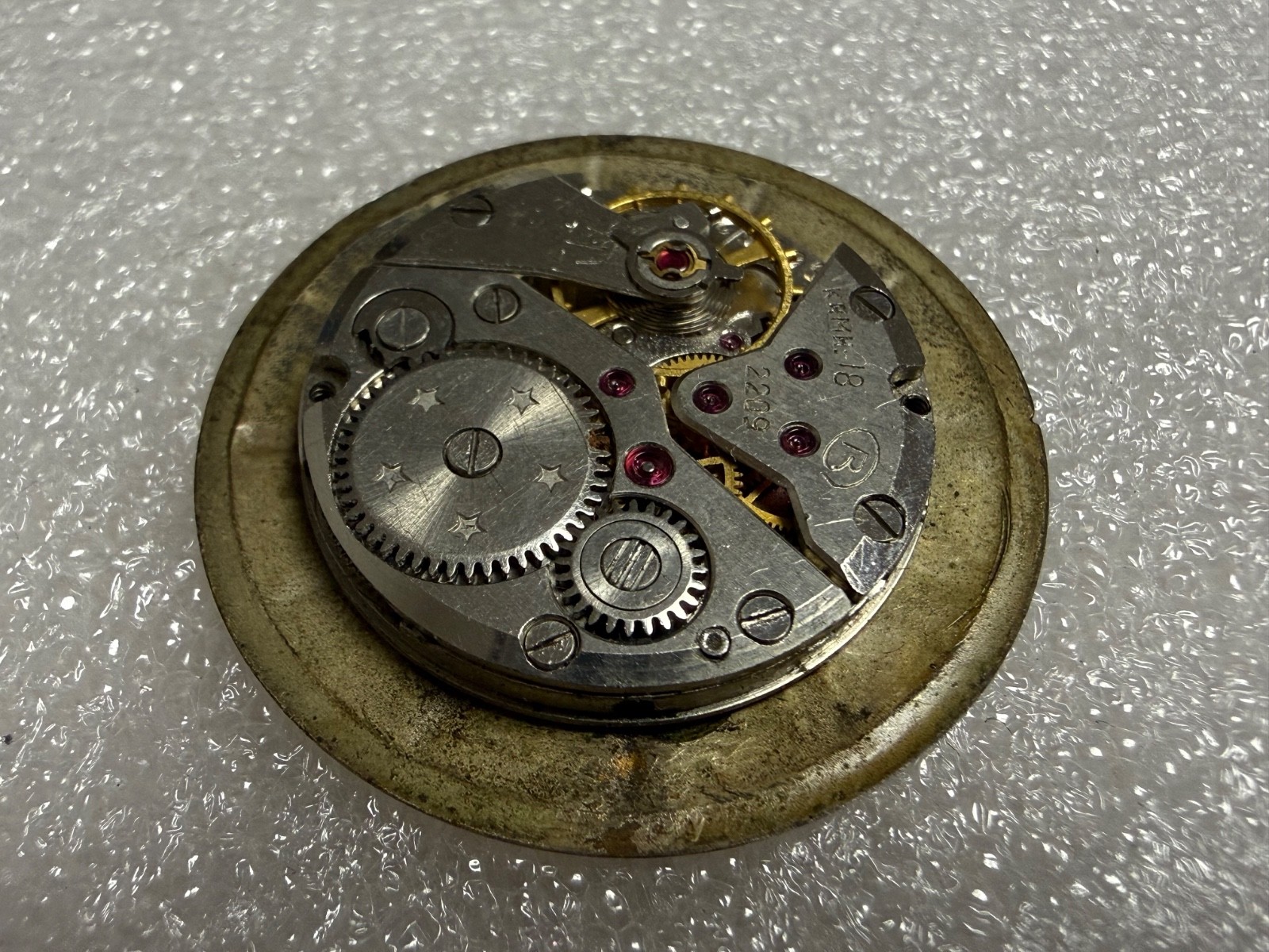 VINTAGE Vostok Wostok Cal. 2209 USSR SOVIET watch Movement. FOR PARTS